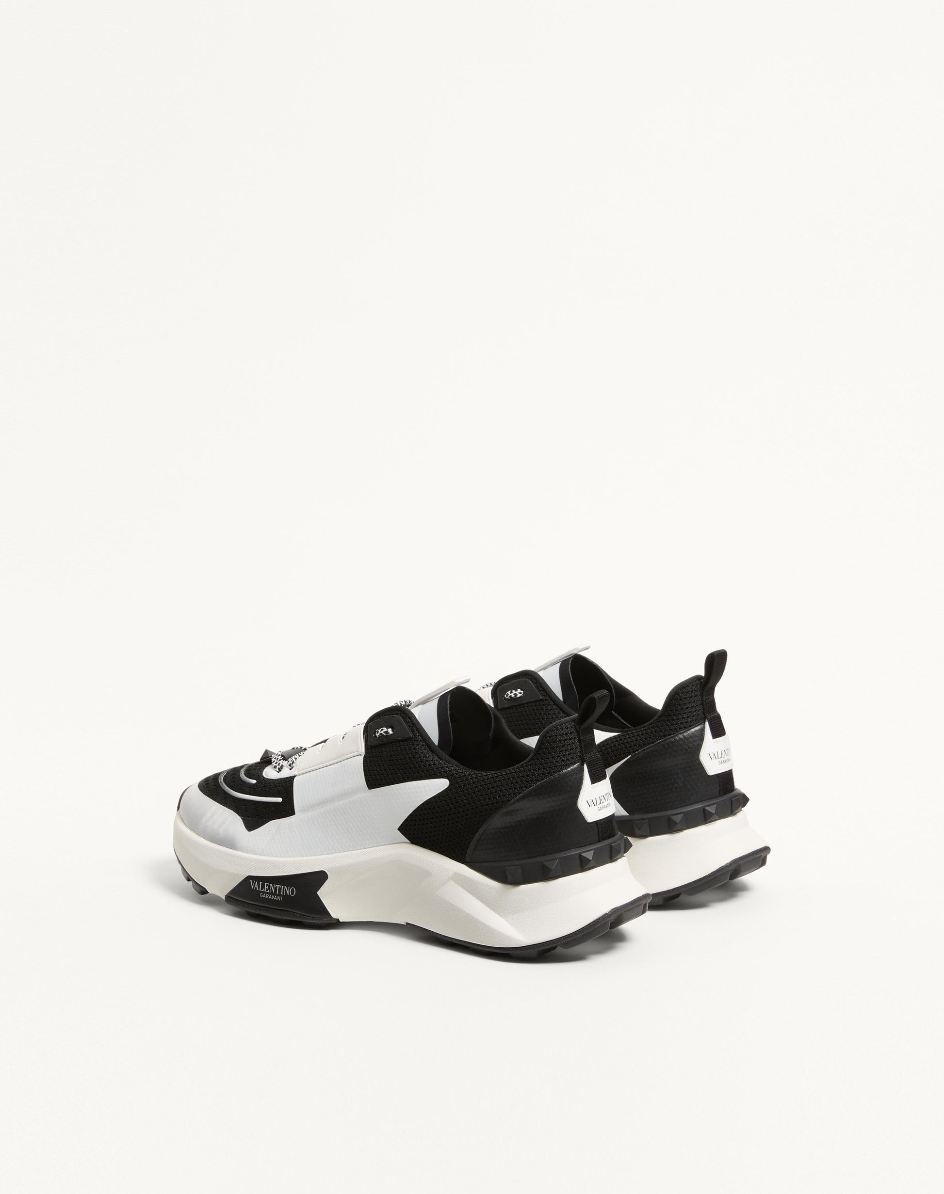 True Act Low Top Trainer In Mesh And Rubberised Fabric
