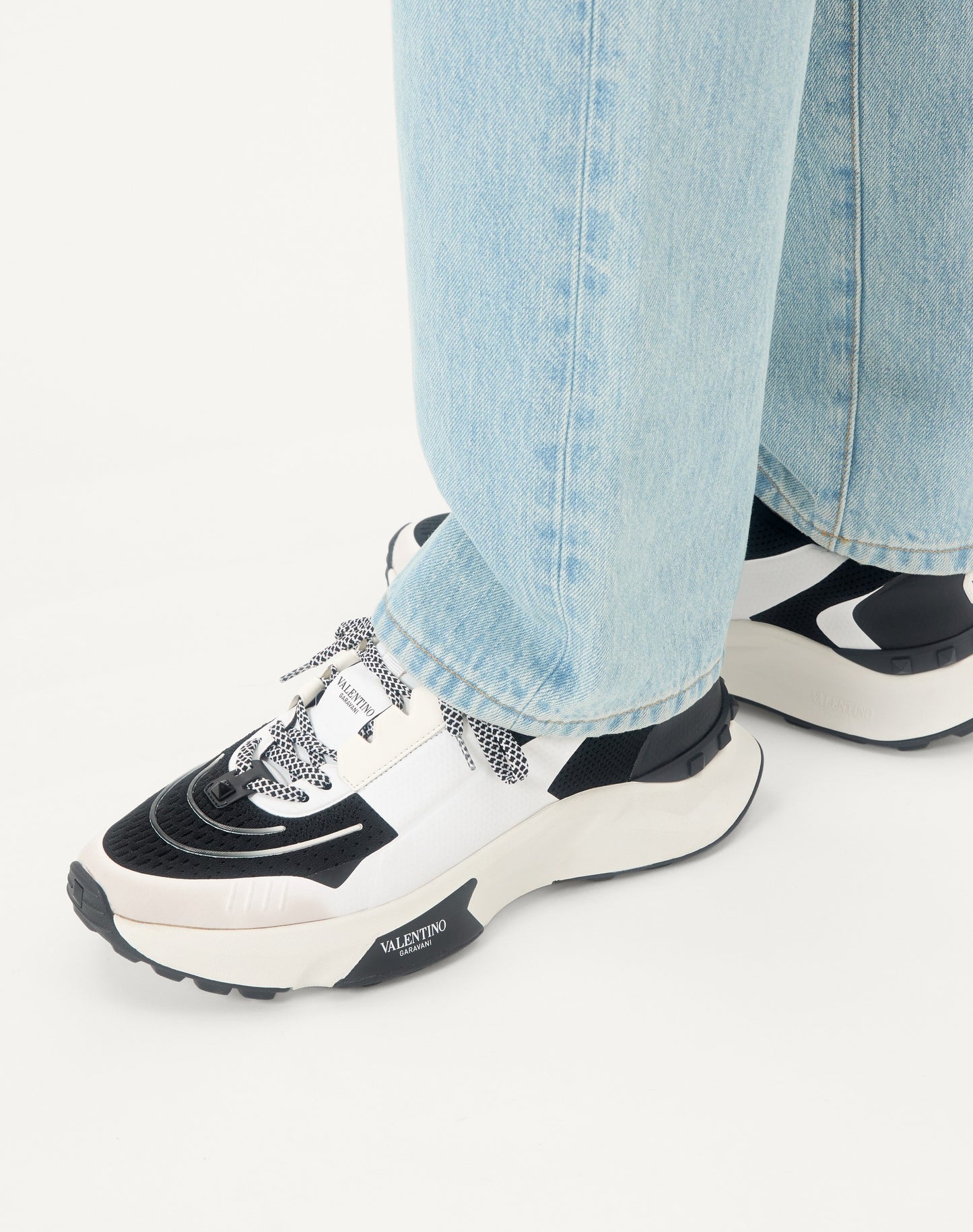 True Act Low Top Trainer In Mesh And Rubberised Fabric