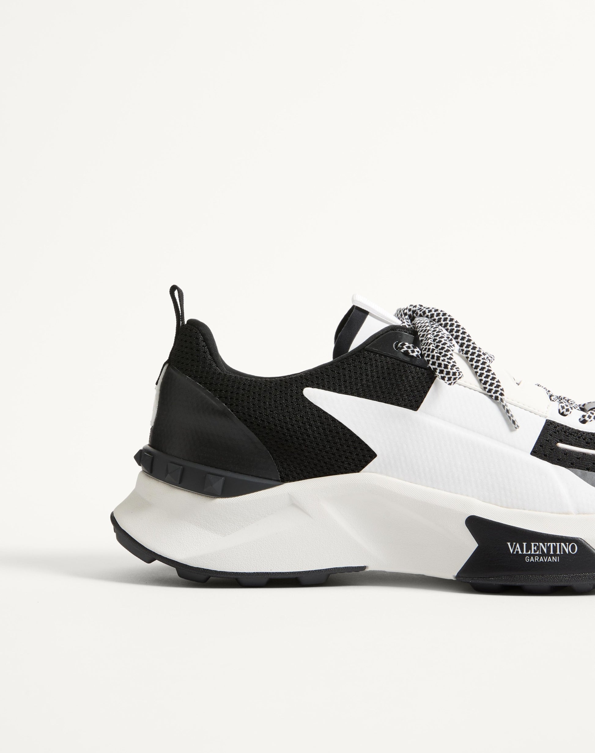 True Act Low Top Trainer In Mesh And Rubberised Fabric