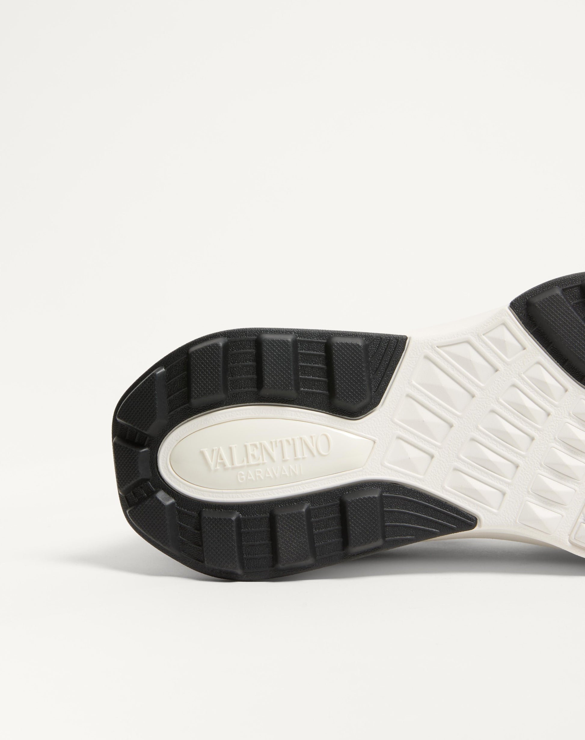 True Act Low Top Trainer In Mesh And Rubberised Fabric