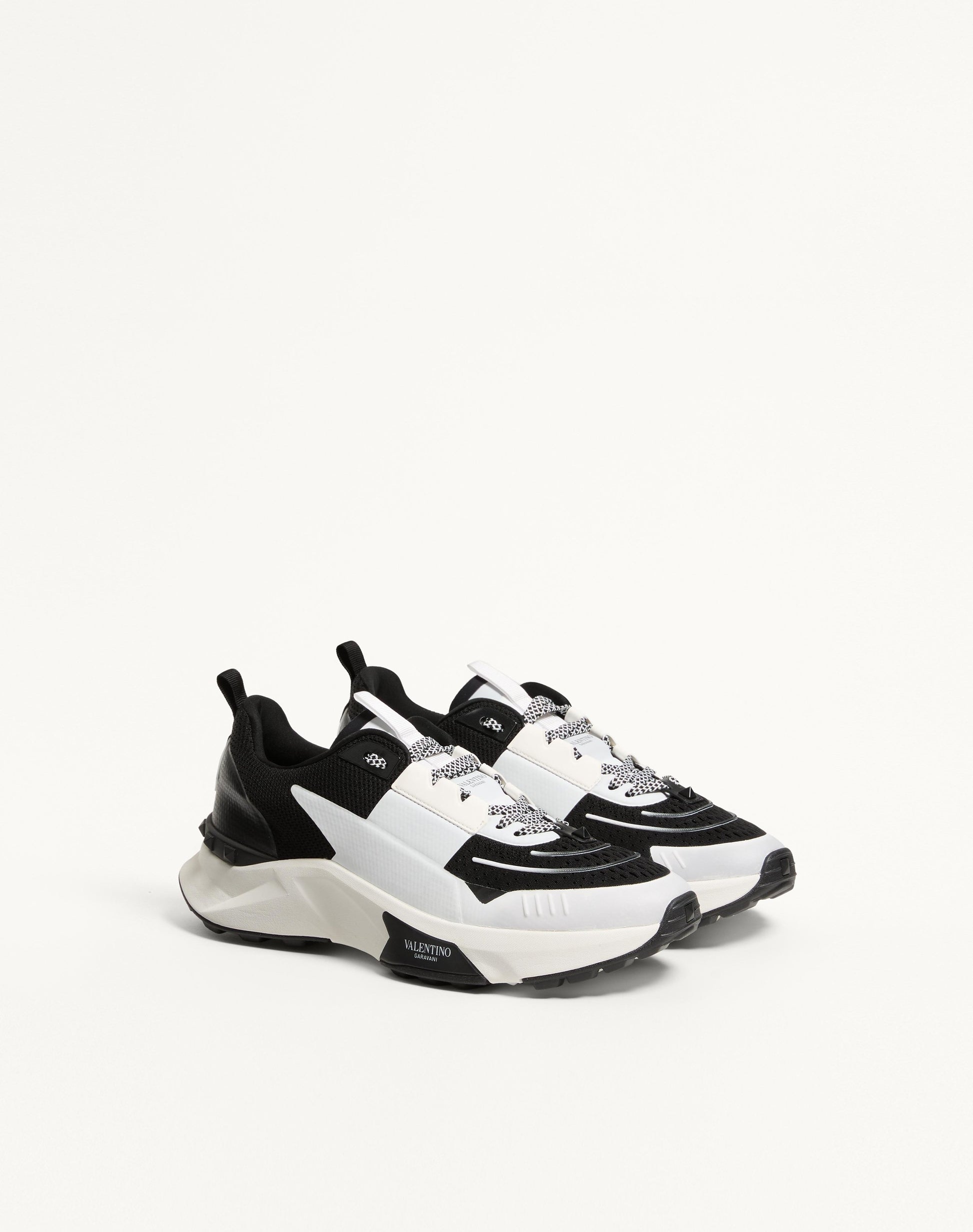True Act Low Top Trainer In Mesh And Rubberised Fabric