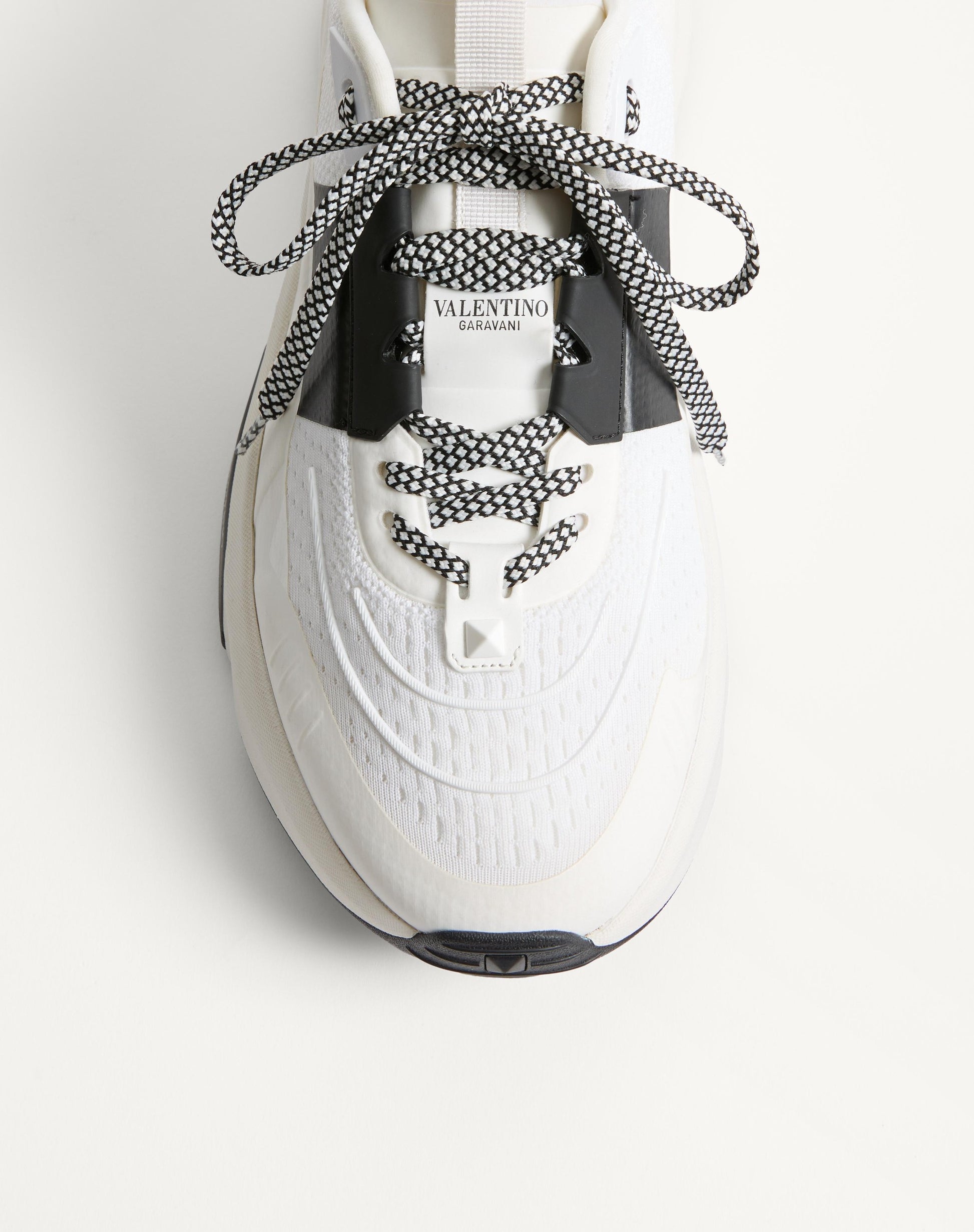 True Act Low Top Trainer In Mesh And Rubberised Fabric