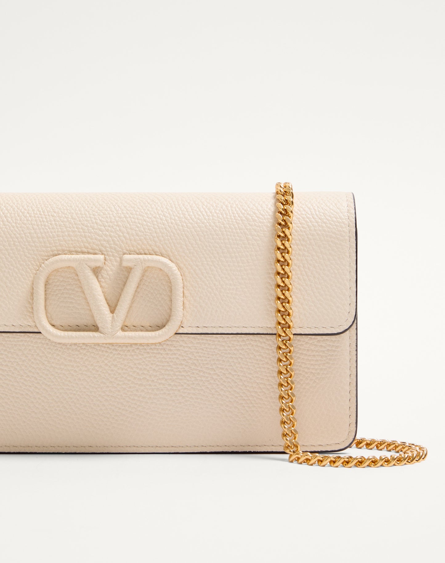 Vlogo Signature Grainy Calfskin Wallet With Chain