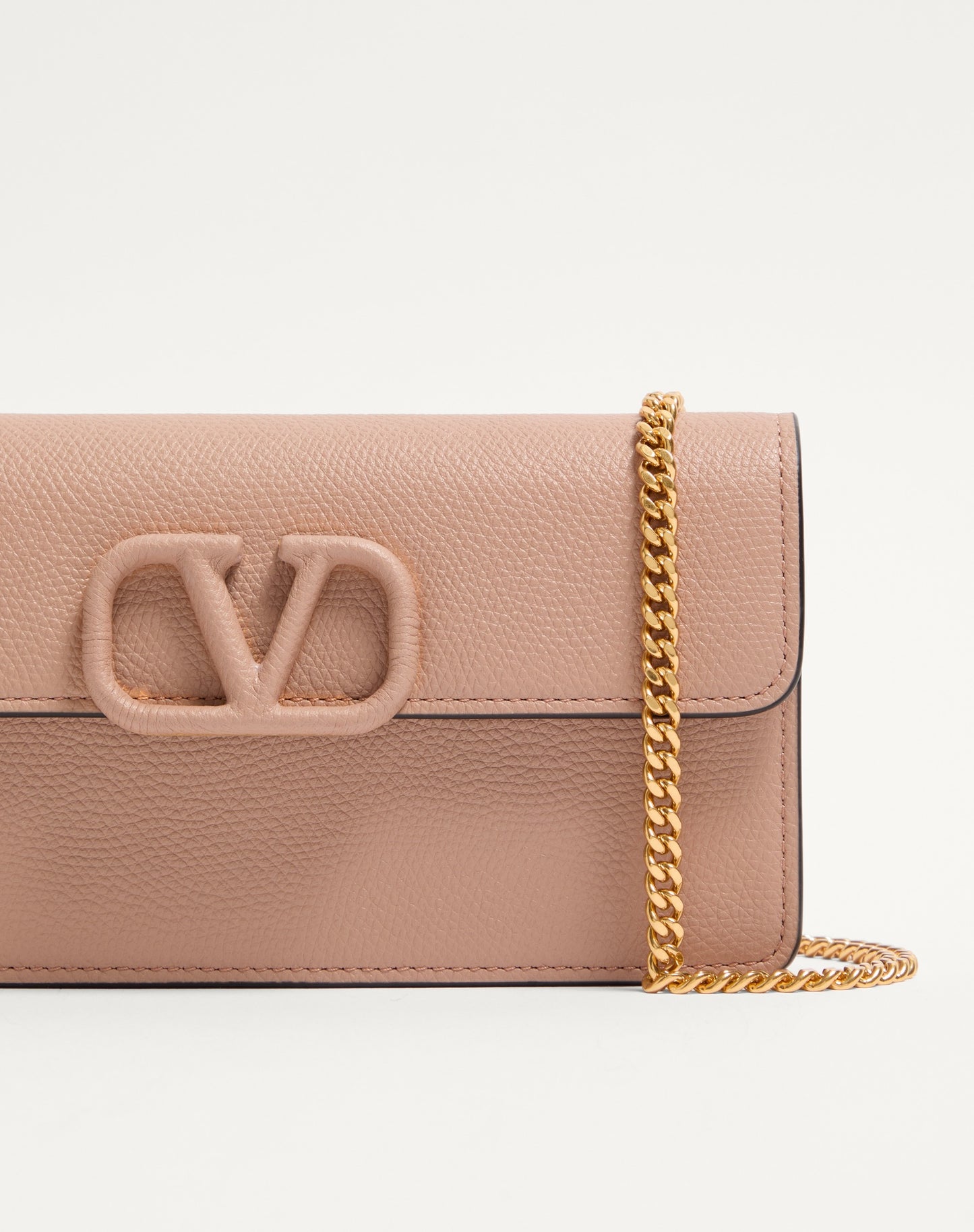 Vlogo Signature Grainy Calfskin Wallet With Chain