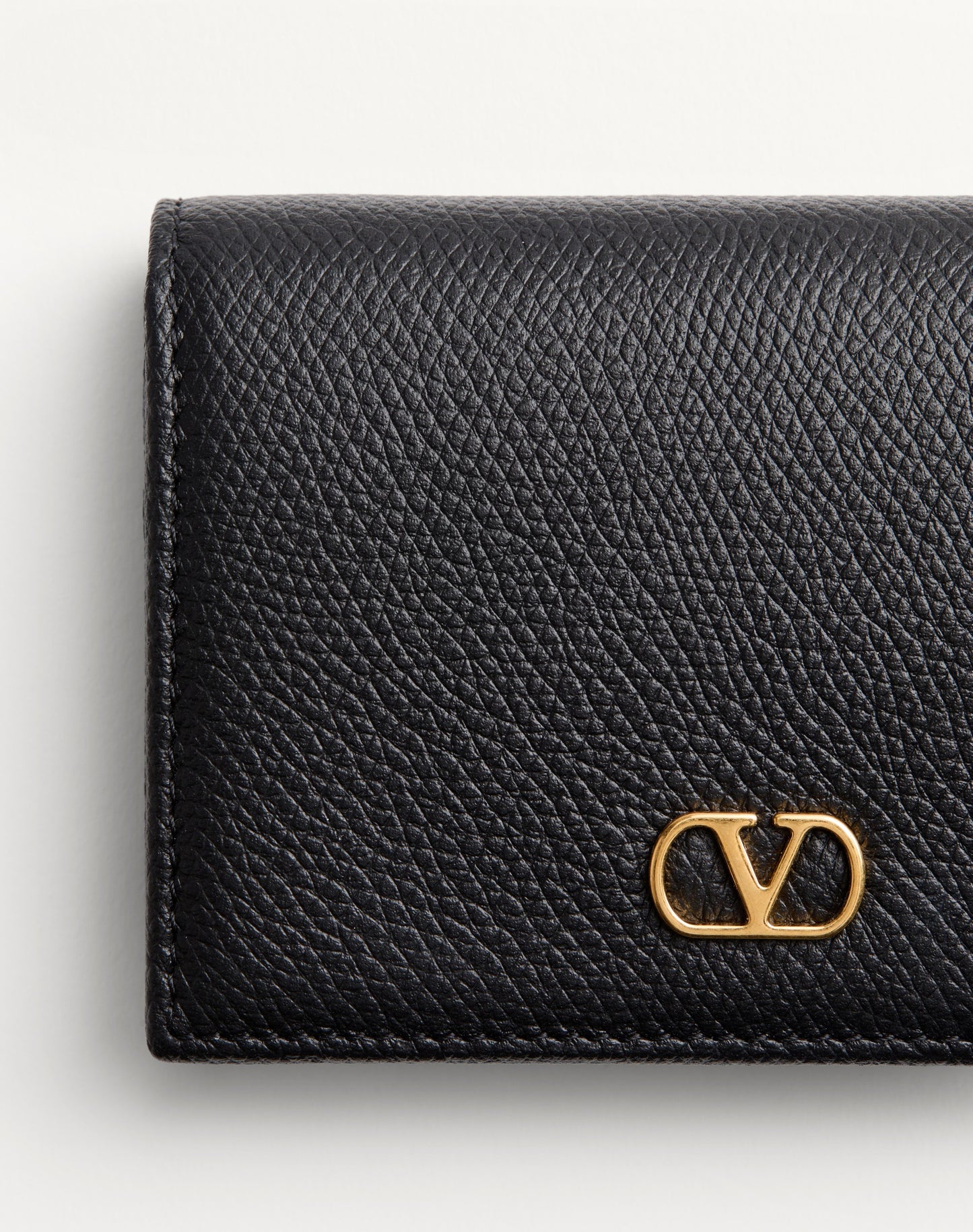 Vlogo Signature Grainy Calfskin Wallet