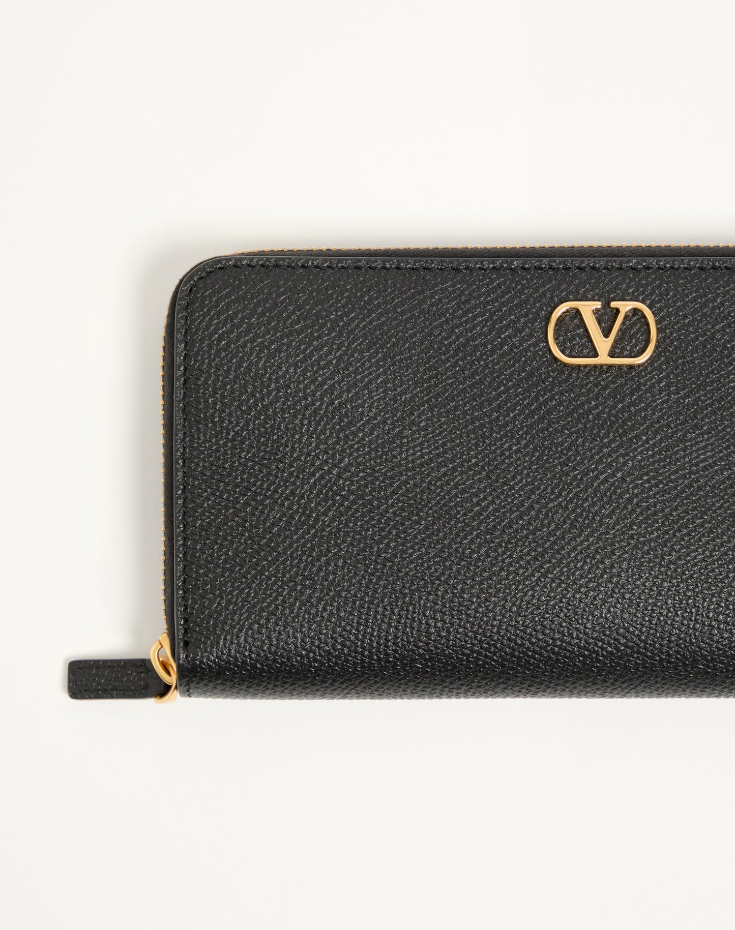 Vlogo Signature Zip Wallet In Grainy Calfskin
