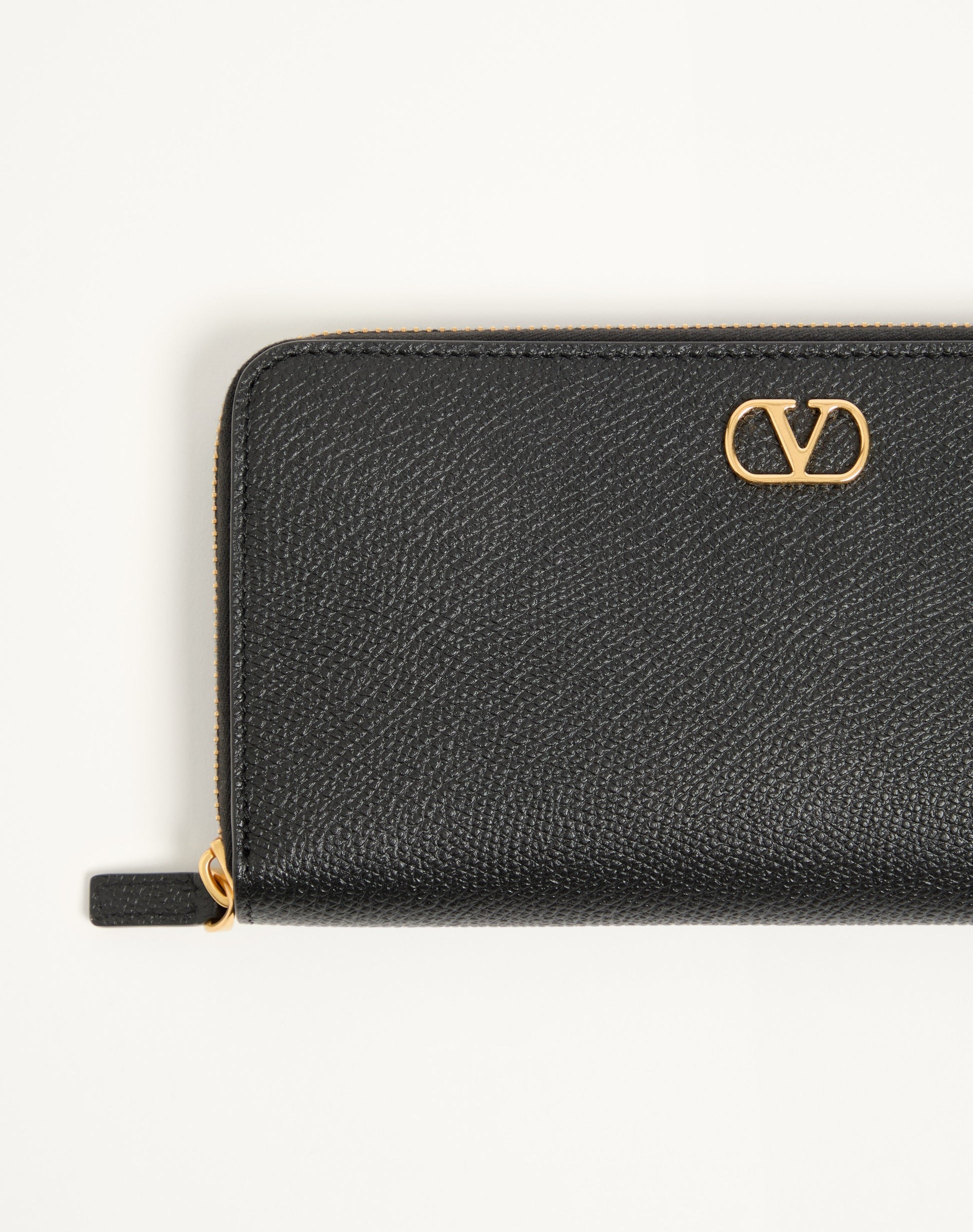 Vlogo Signature Zip Wallet In Grainy Calfskin