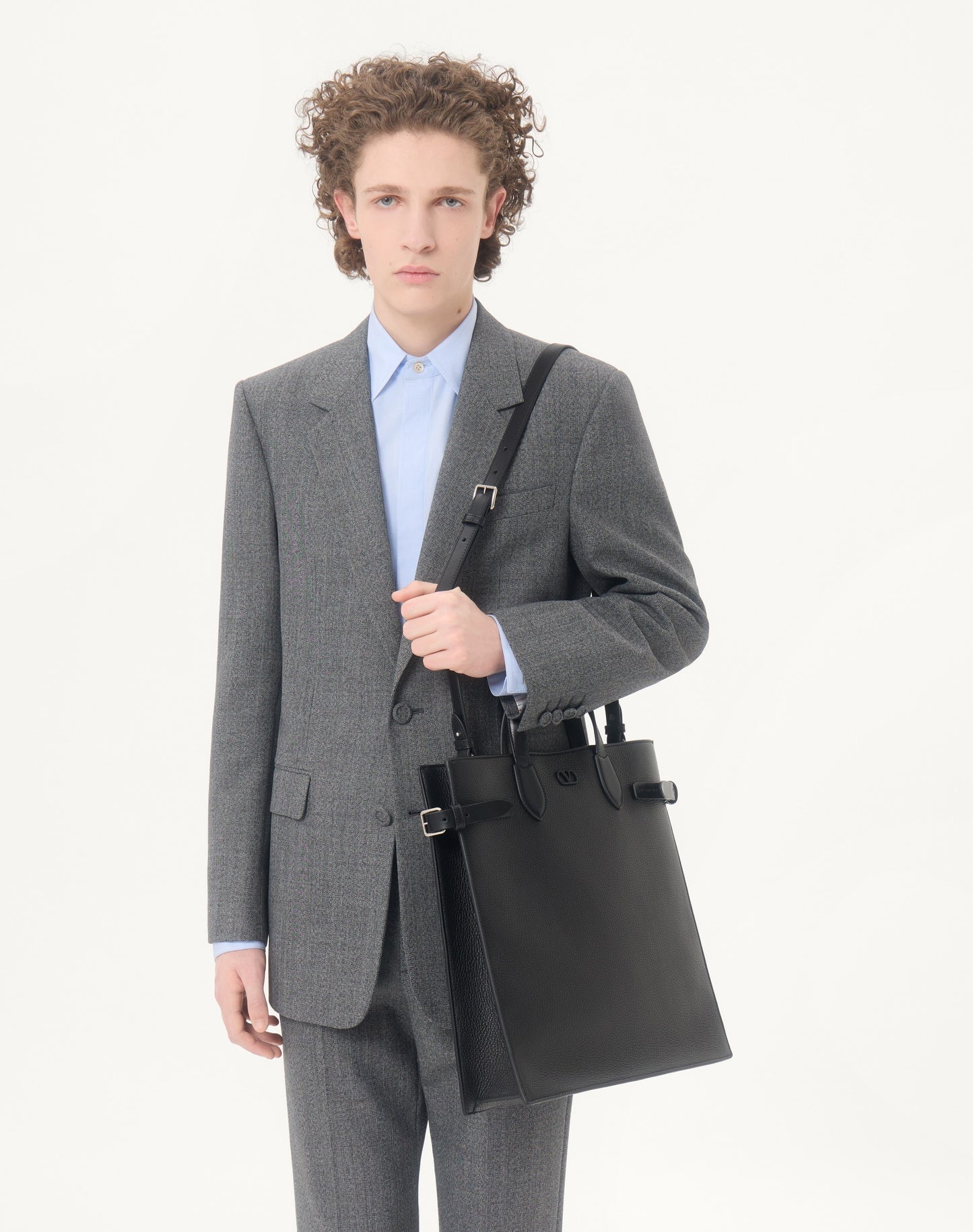 Valentino Garavani Antibes Medium Tote Bag In Grained Leather