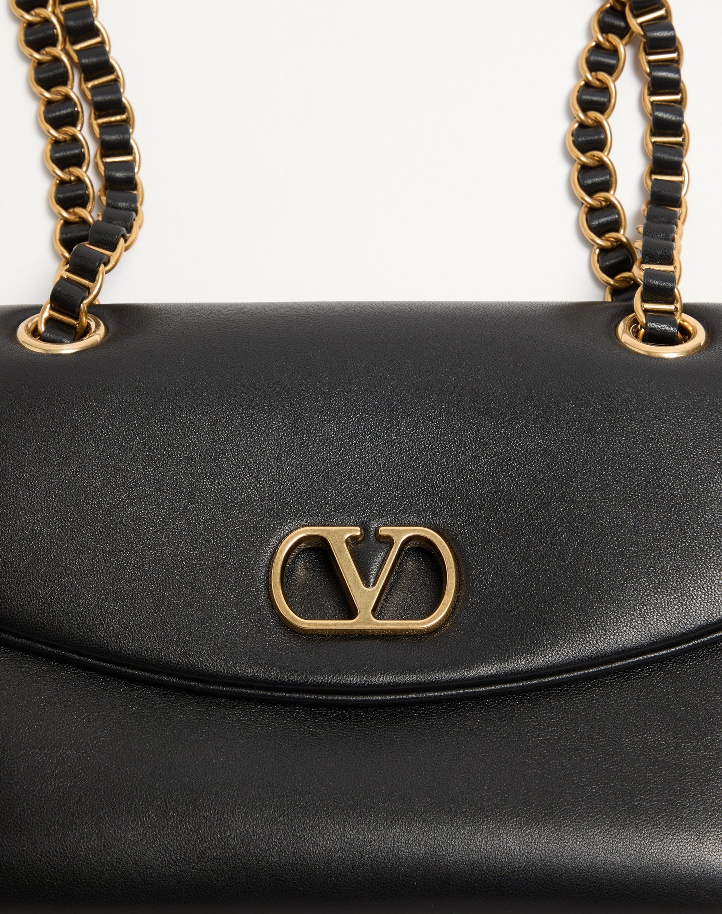 Valentino Garavani Djuna Medium Chain Bag In Nappa Leather