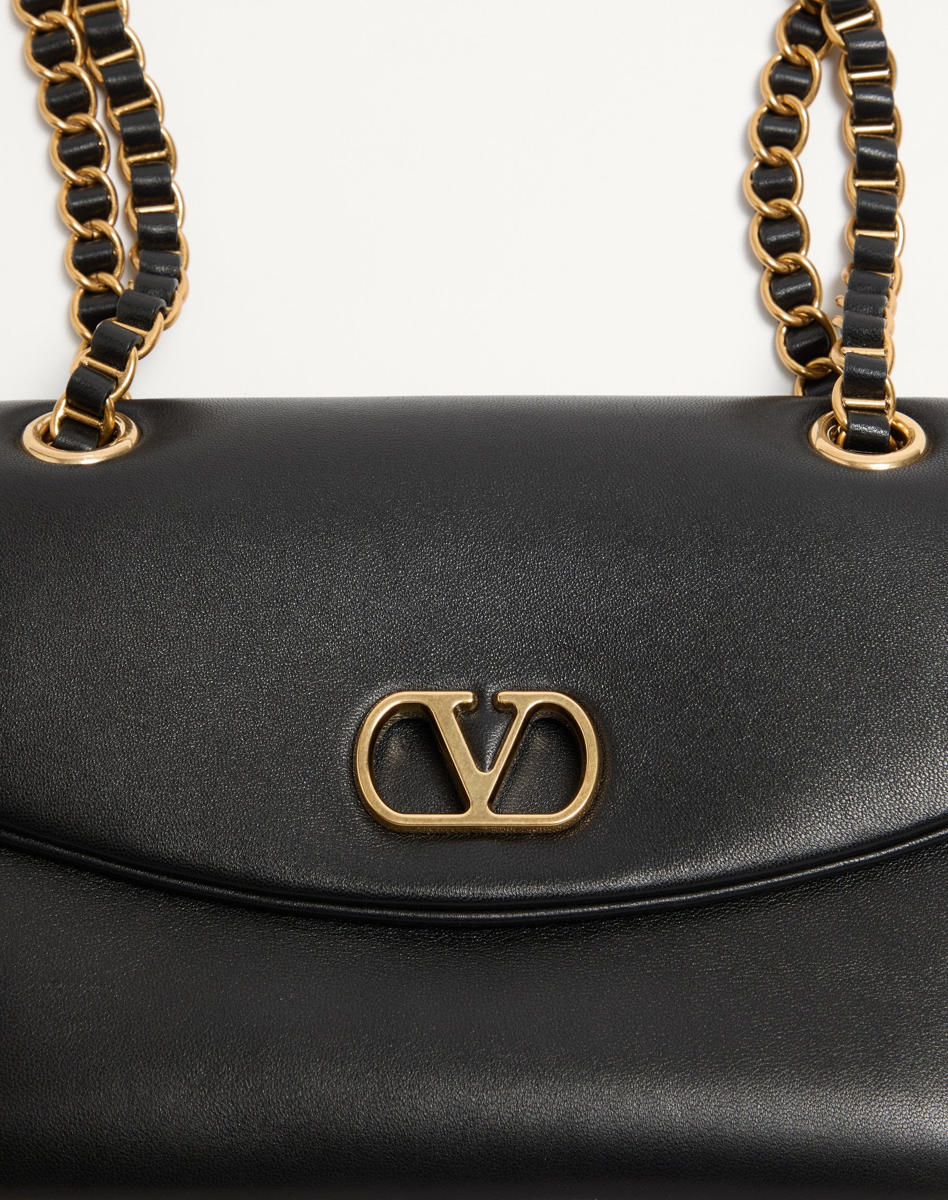 Valentino Garavani Djuna Medium Chain Bag In Nappa Leather