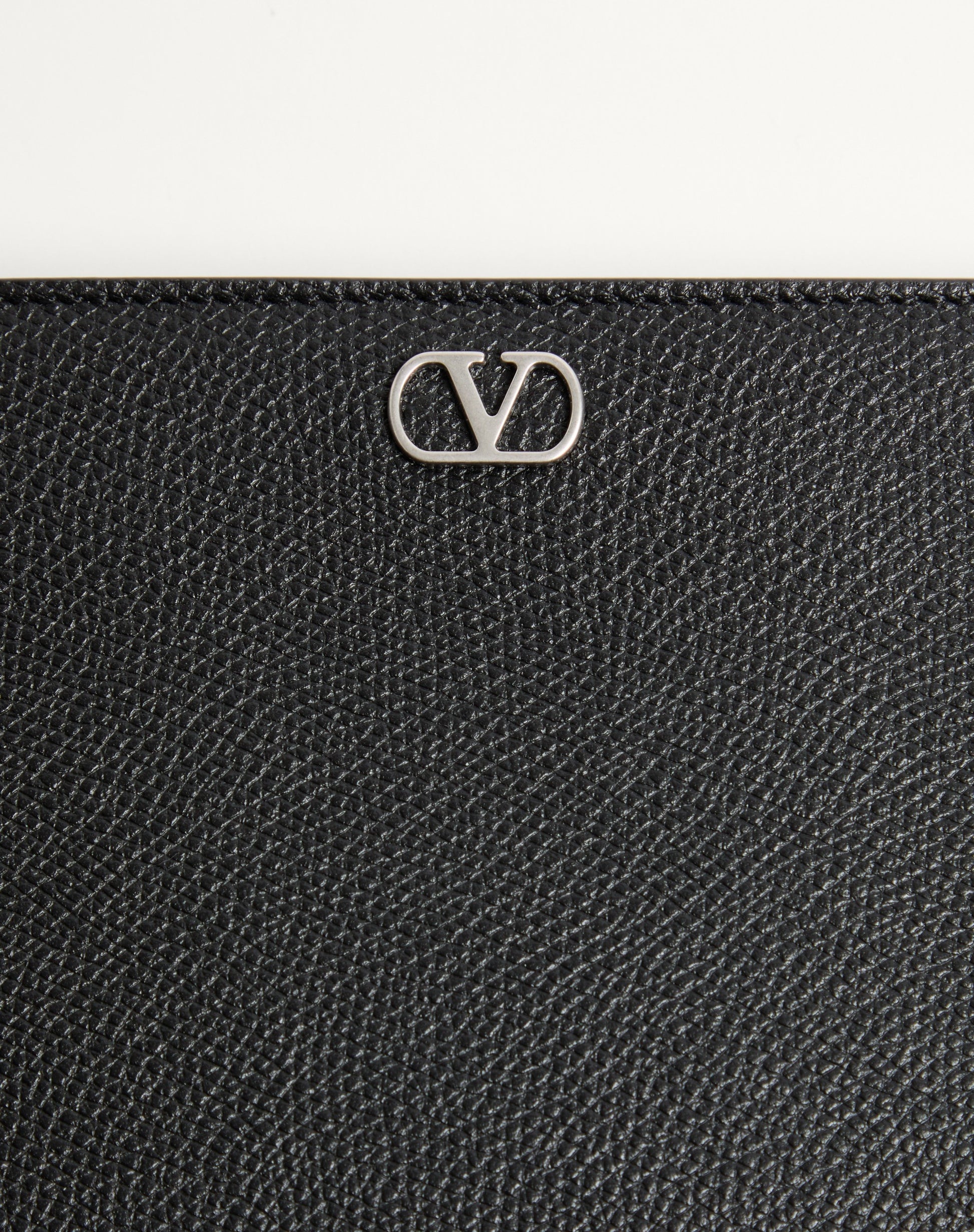 Valentino Garavani Vlogo Signature Grainy Calfskin Pouch