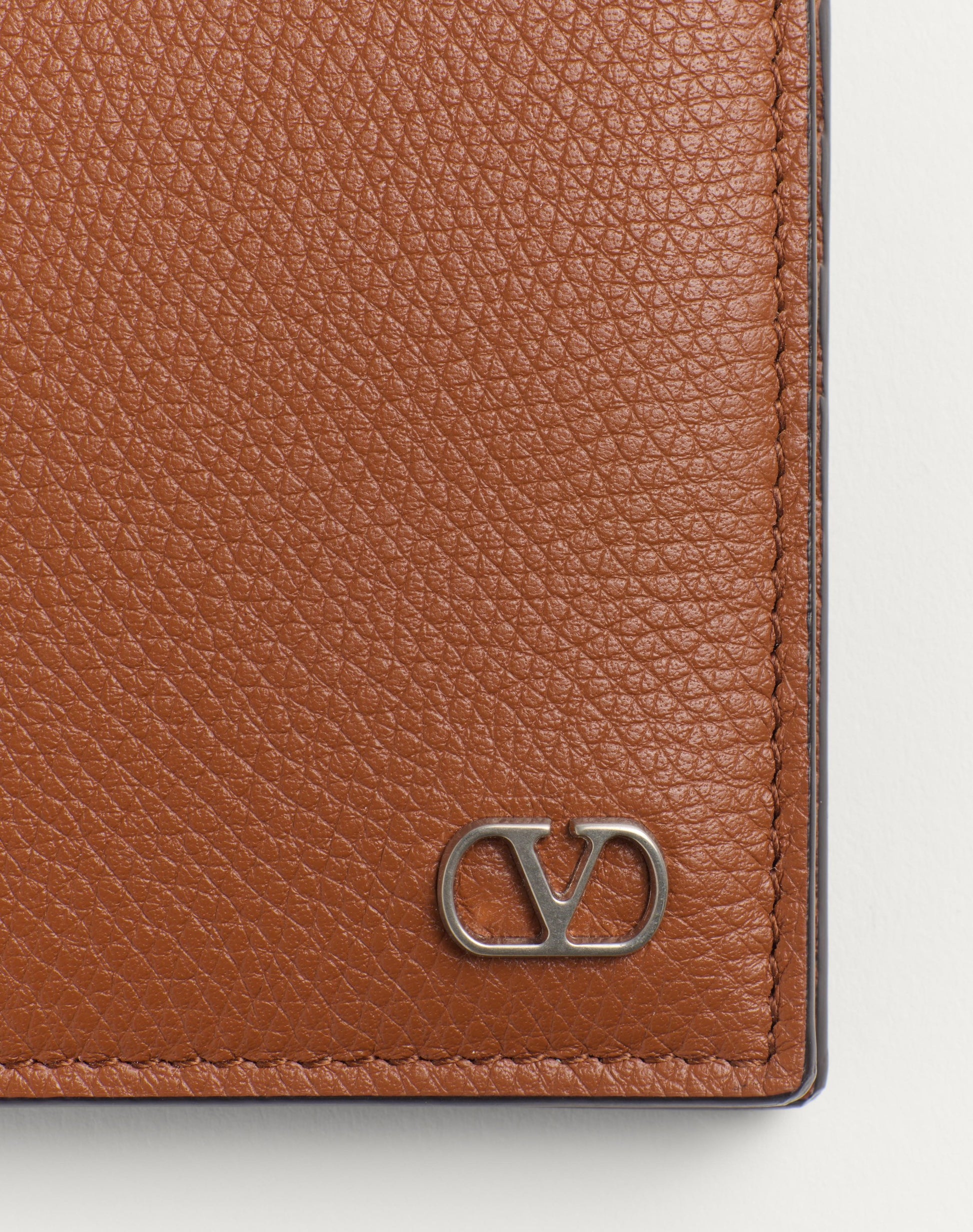 Valentino Garavani Vlogo Signature Grainy Calfskin Wallet
