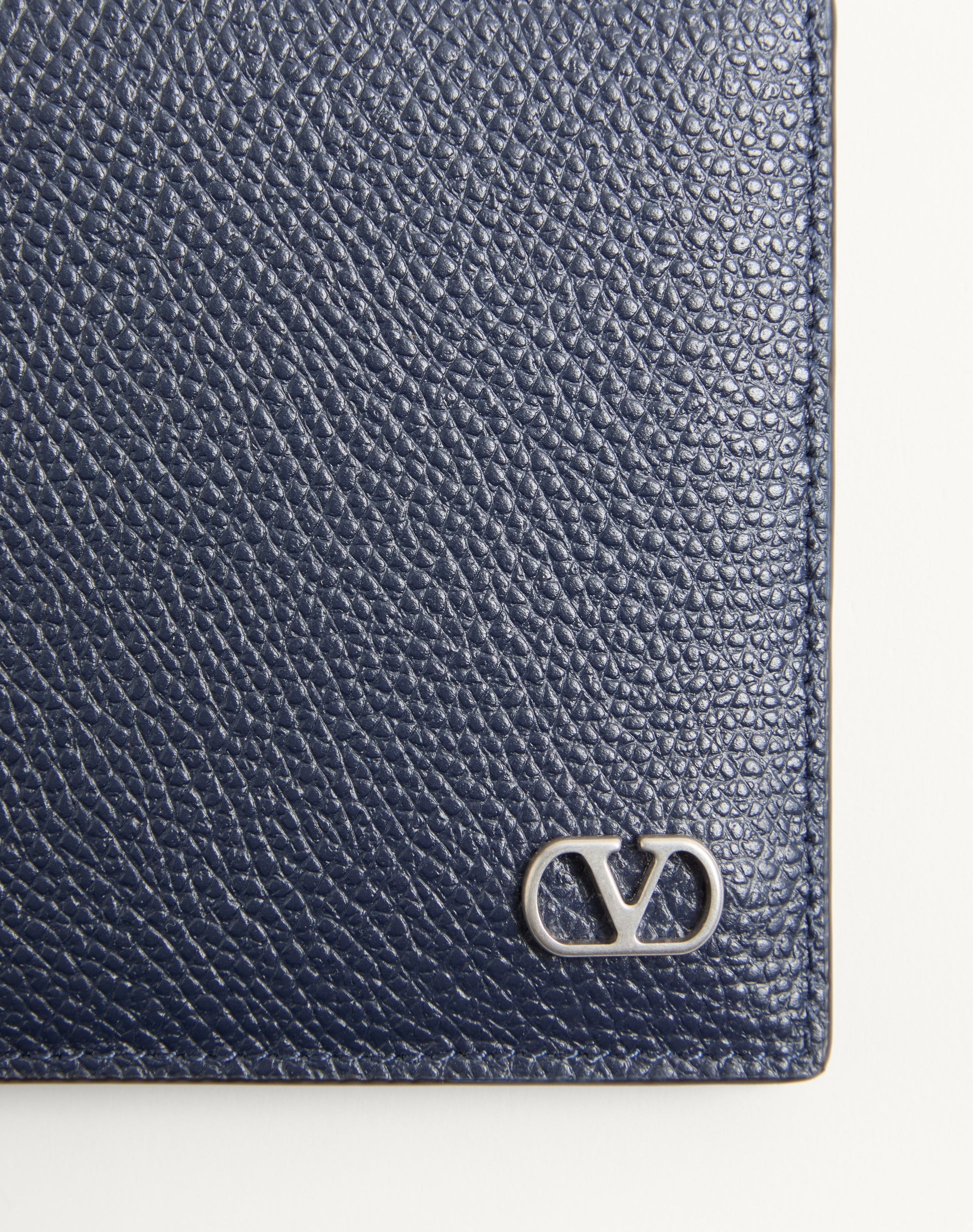 Valentino Garavani Vlogo Signature Grainy Calfskin Wallet