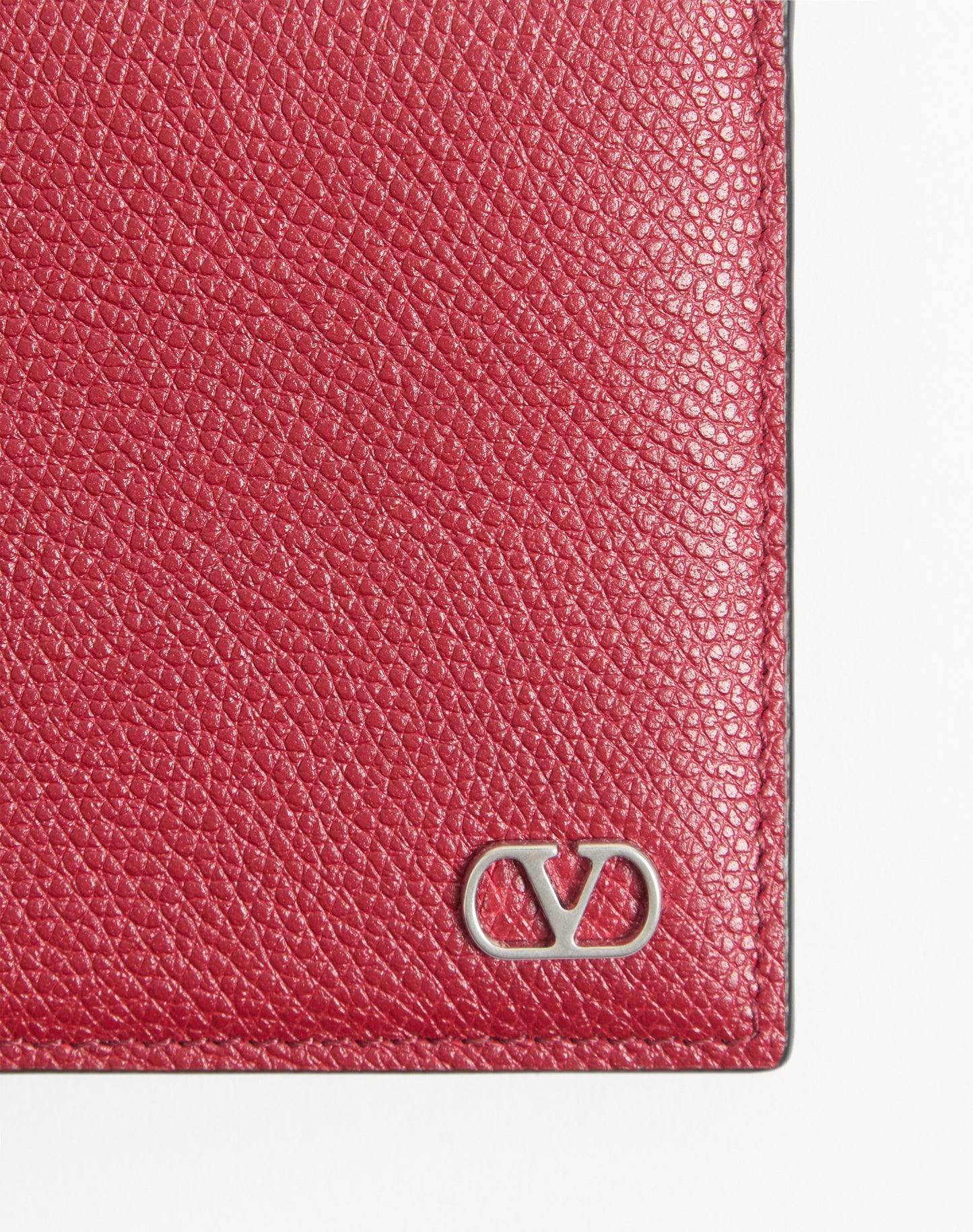 Valentino Garavani Vlogo Signature Grainy Calfskin Wallet