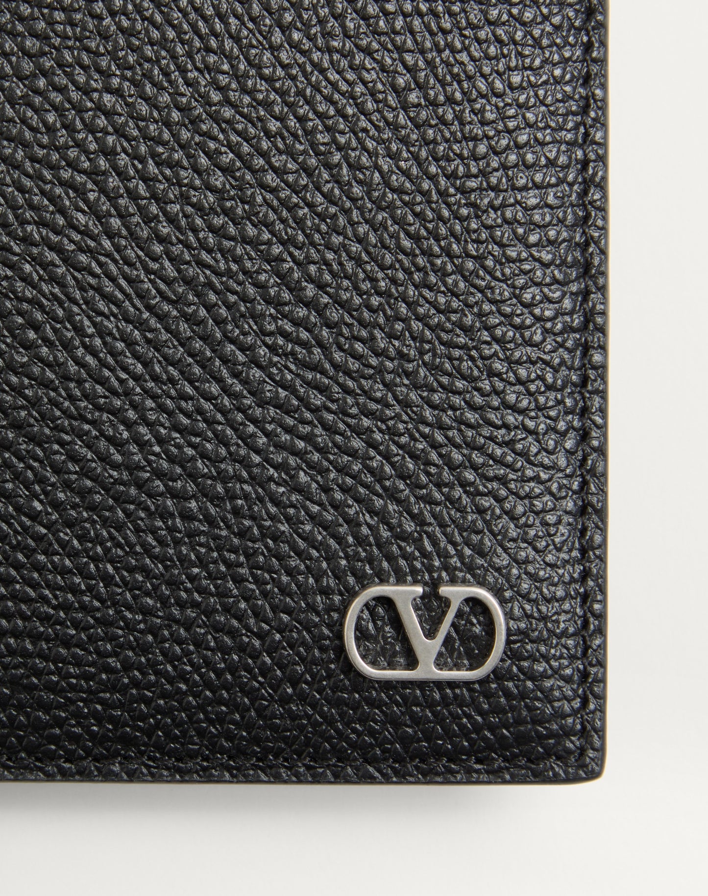 Valentino Garavani Vlogo Signature Grainy Calfskin Wallet