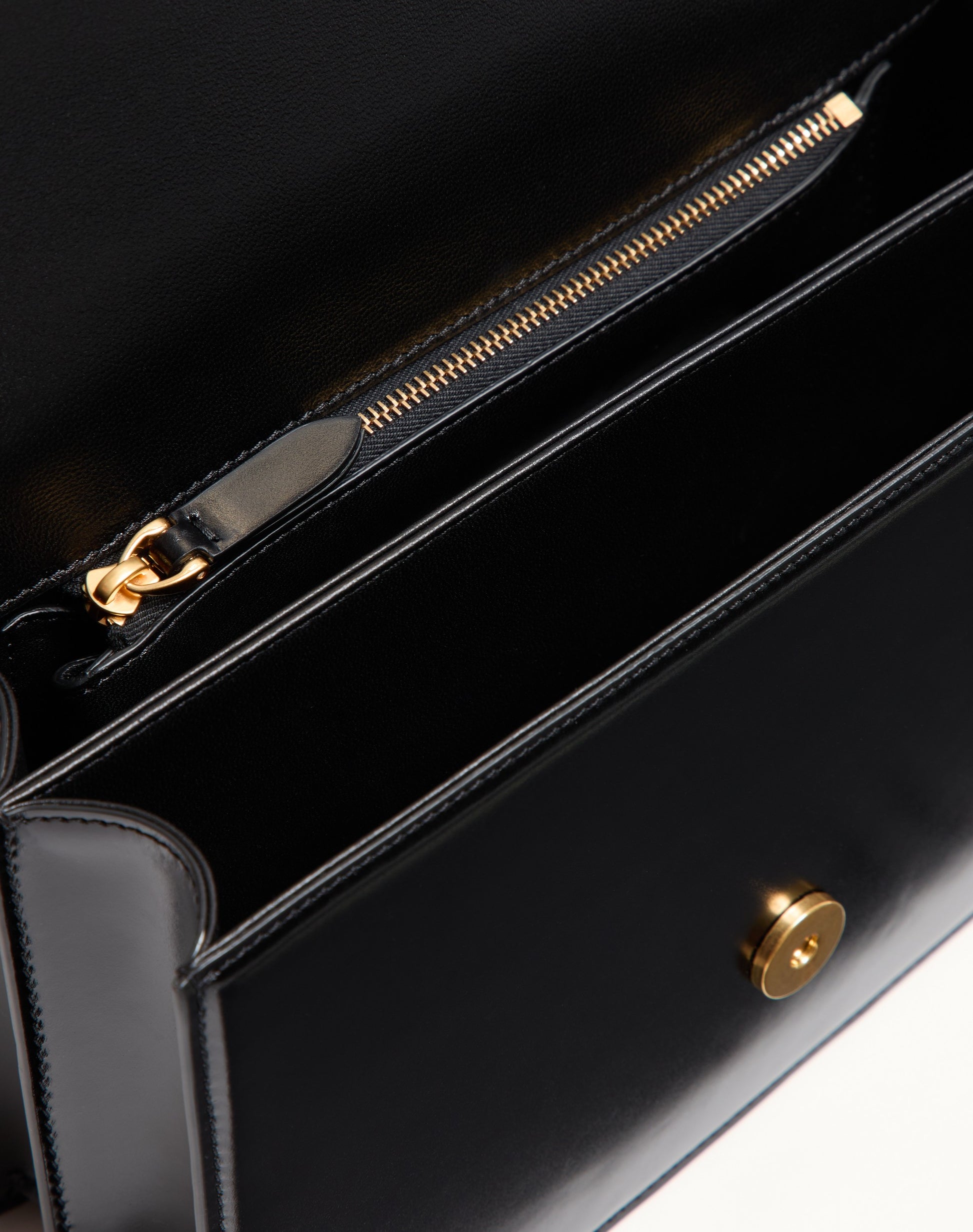 Valentino Garavani Vain Shoulder Bag In Shiny Calfskin