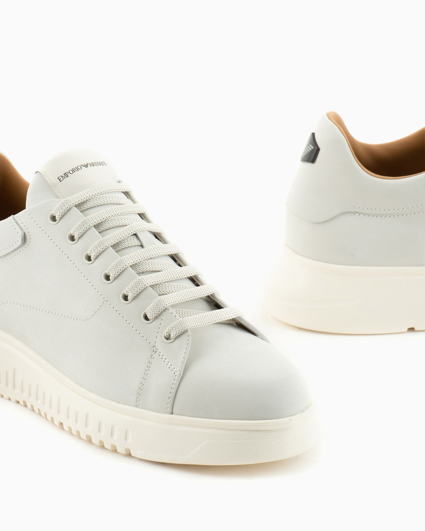 Sneaker with knurled soles in nubuck leather Essential