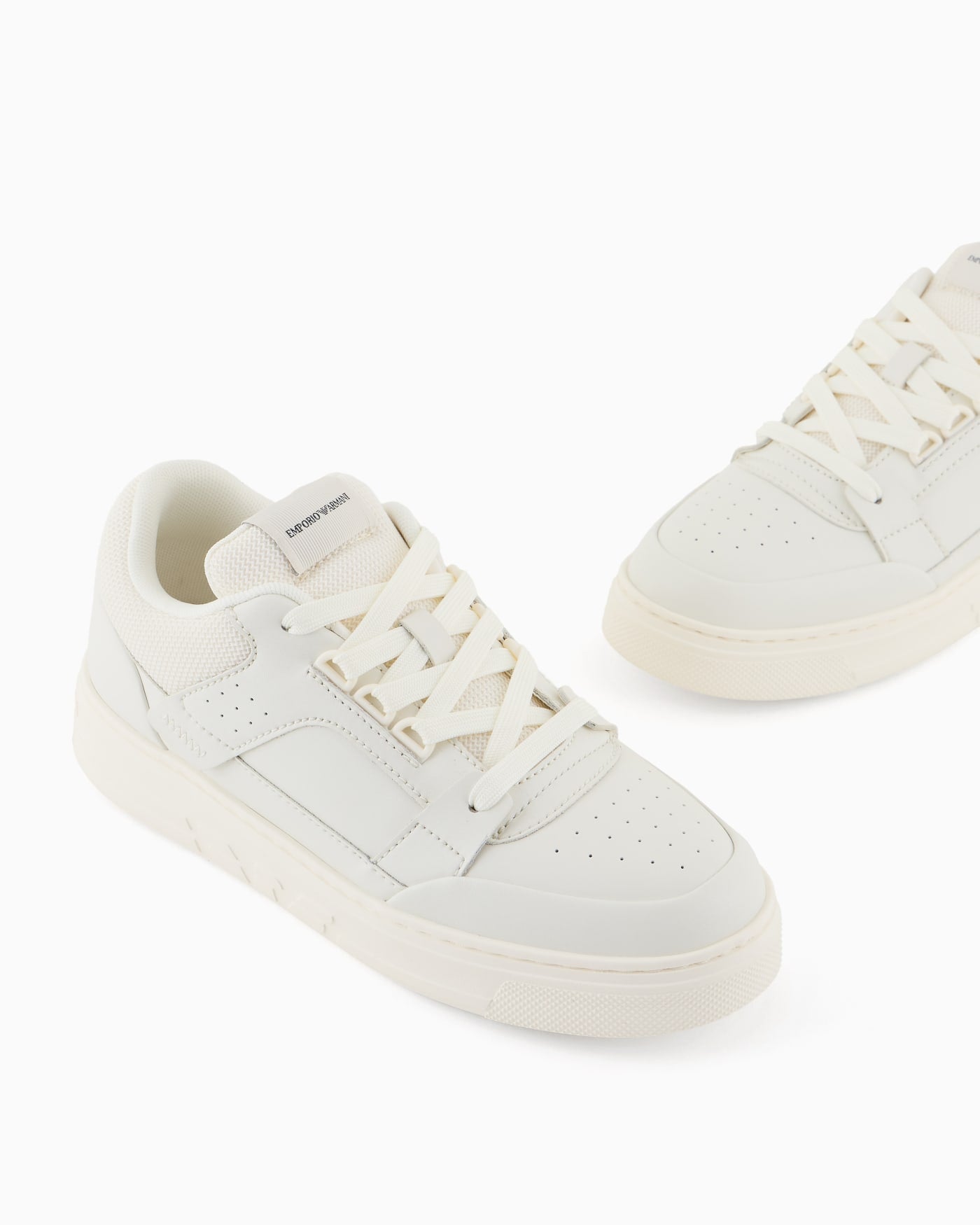 Leather and mesh sneakers with contrasting details