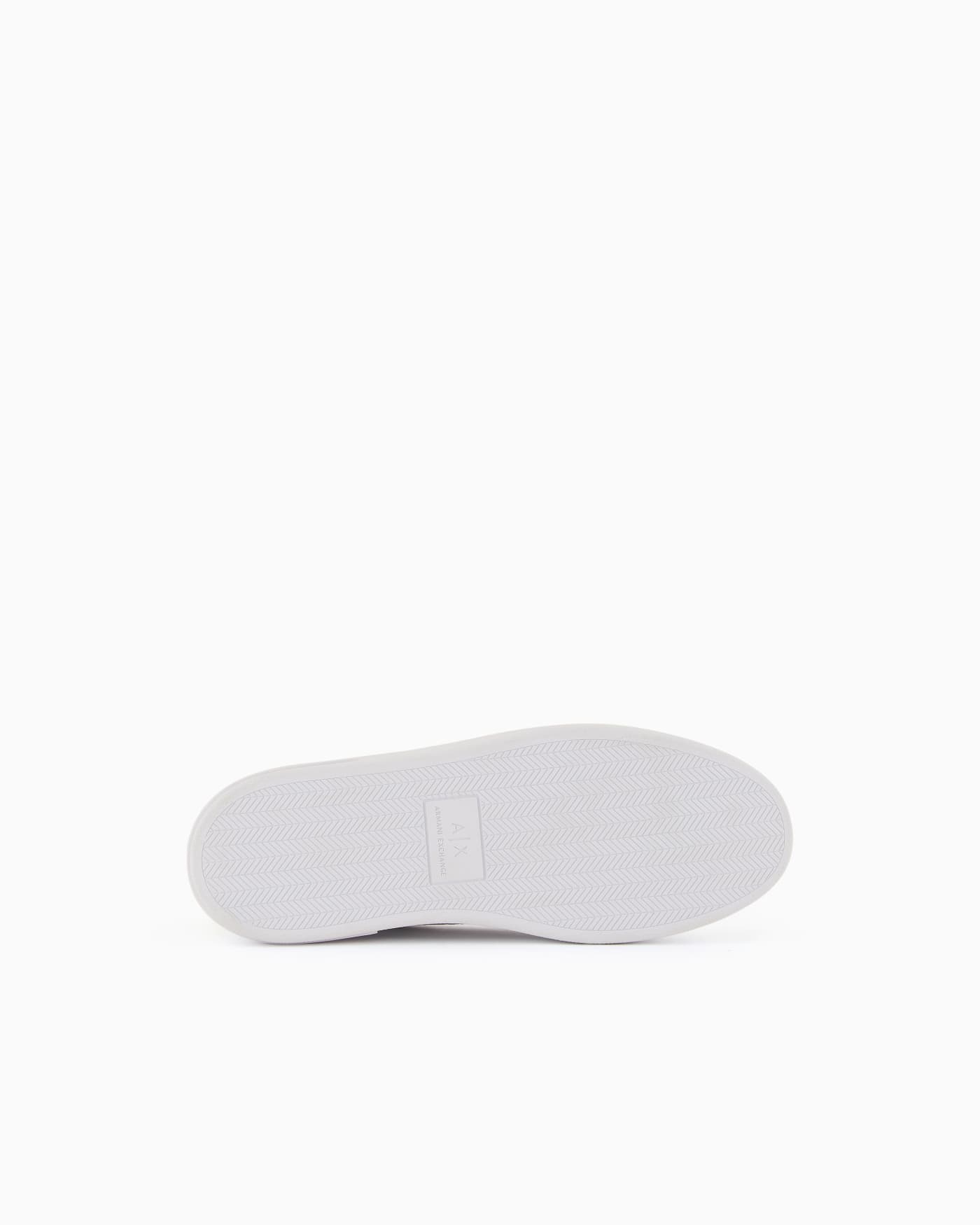 Low-top sneakers with embossed pattern and contrast heel