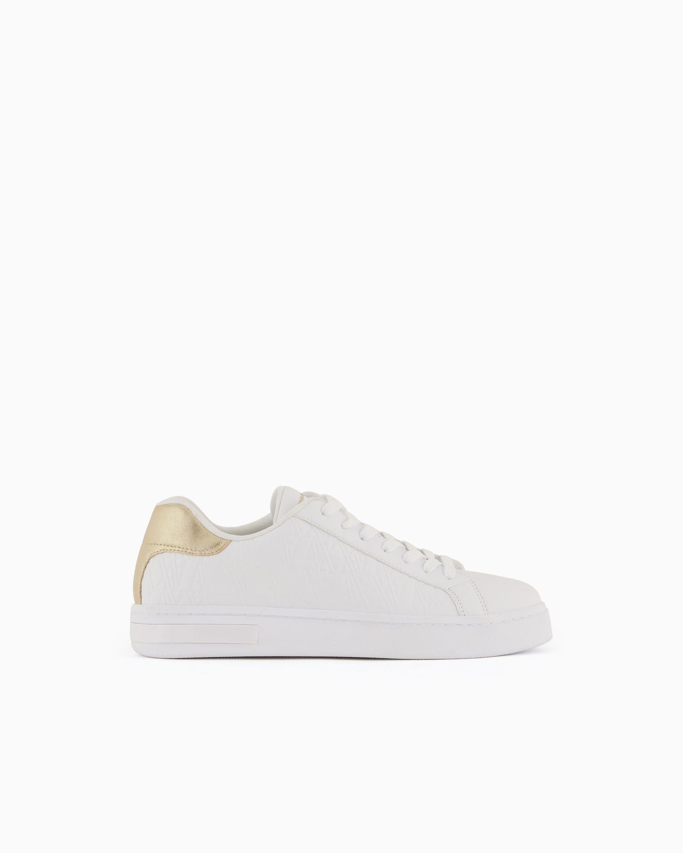 Low-top sneakers with embossed pattern and contrast heel