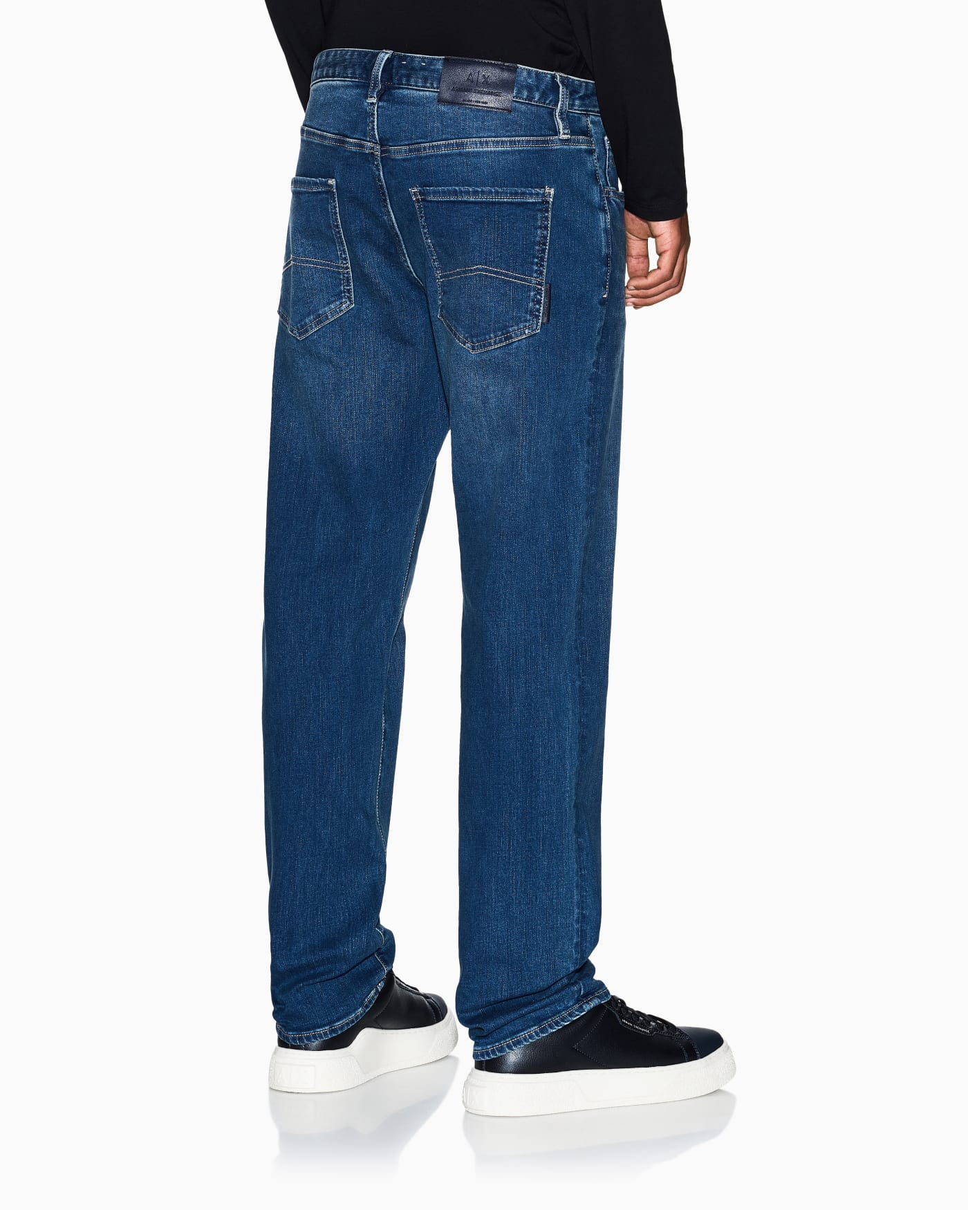 Straight fit light wash jeans man