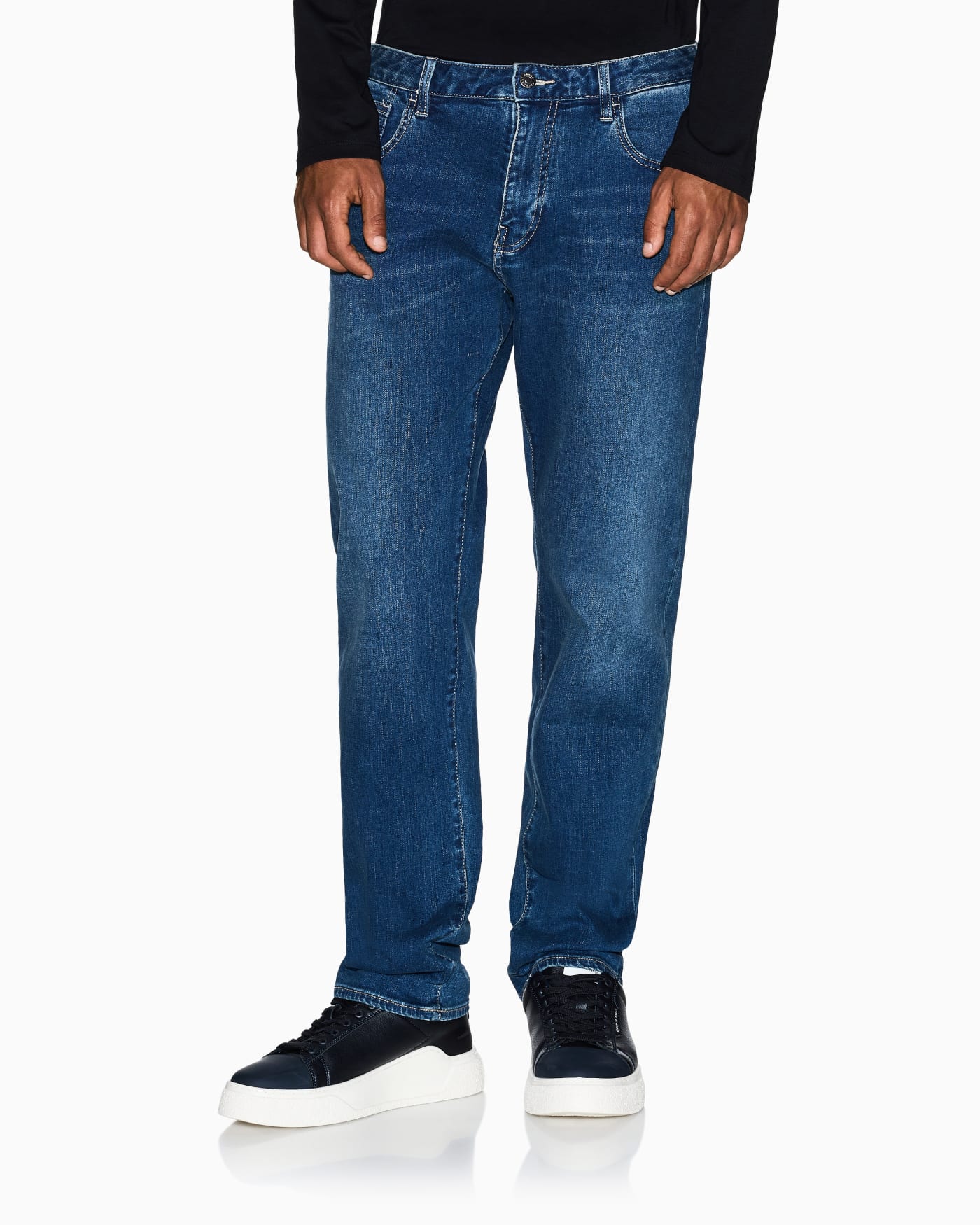 Straight fit light wash jeans man