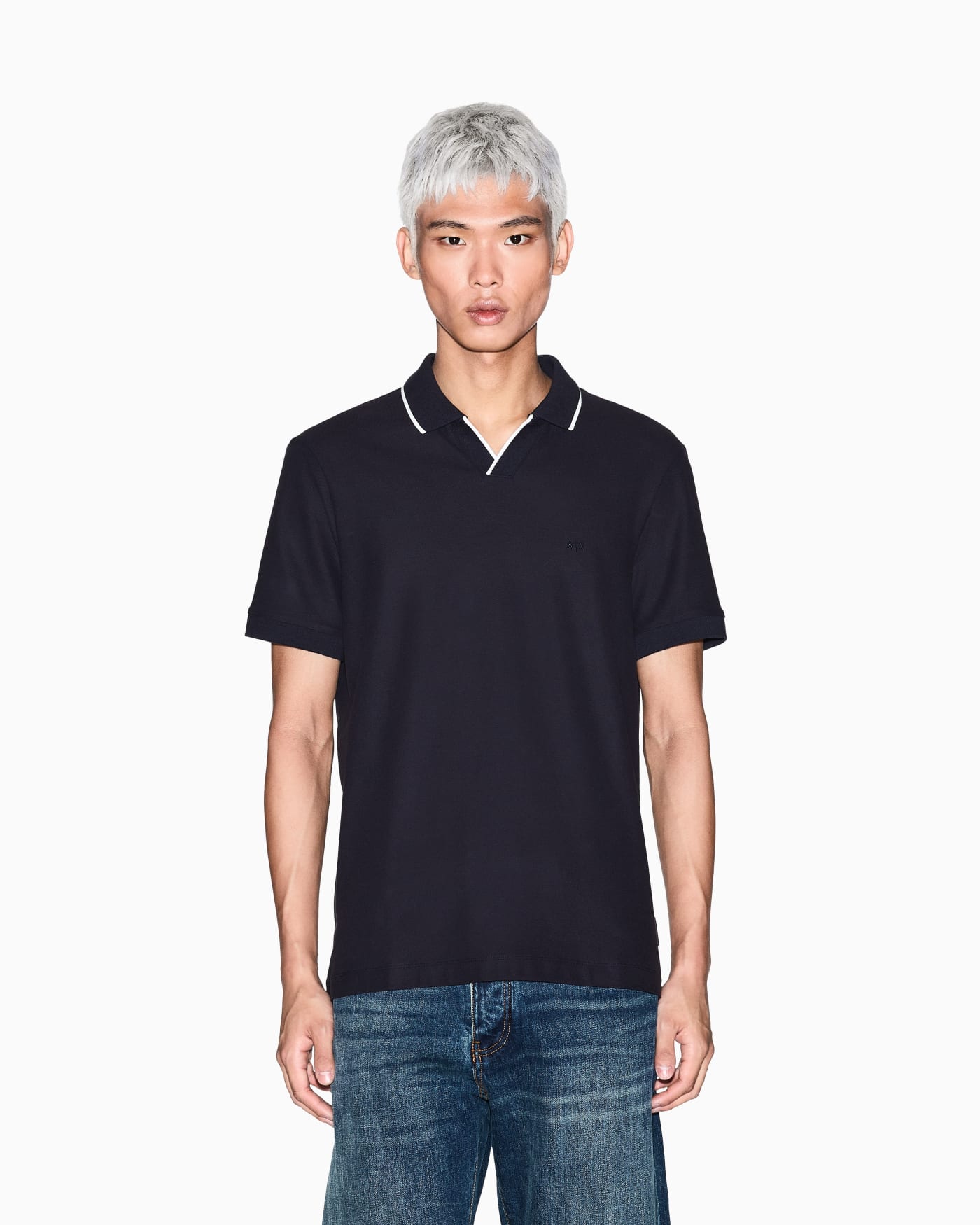 Polo shirt with contrasting profiles