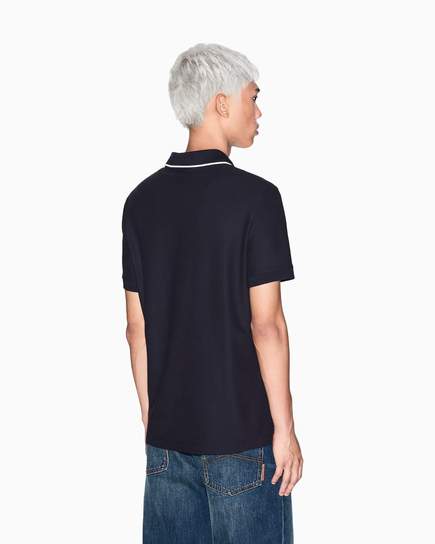 Polo shirt with contrasting profiles