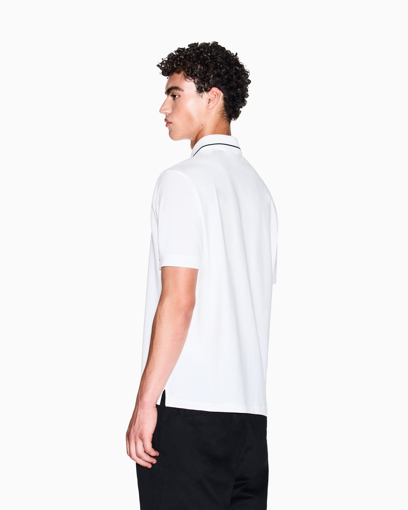 Contrast piping polo man