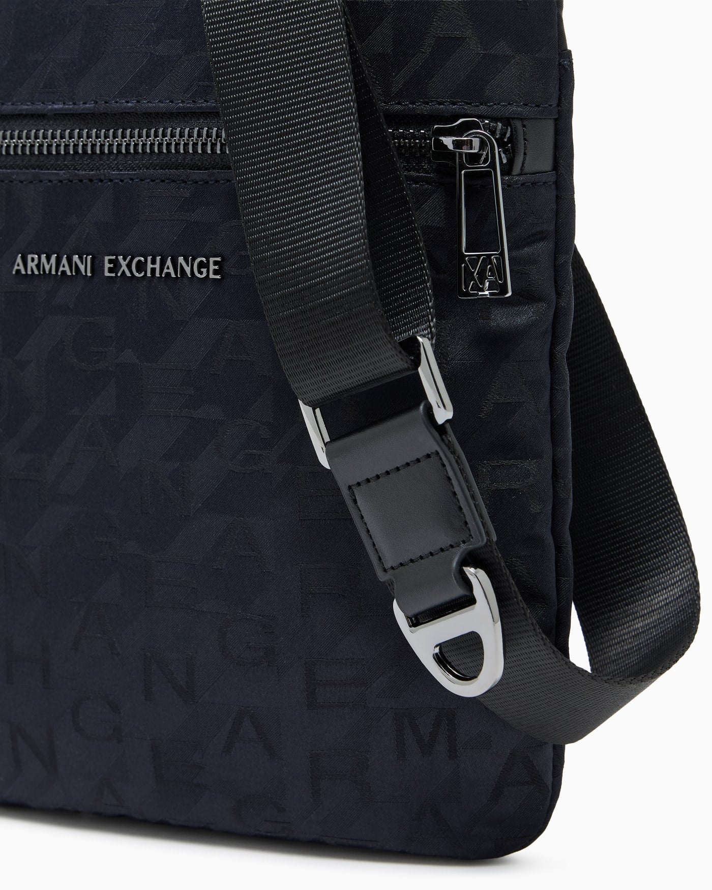 Crossbody bag in geometric texture