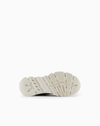 Sneakers with contrasting details