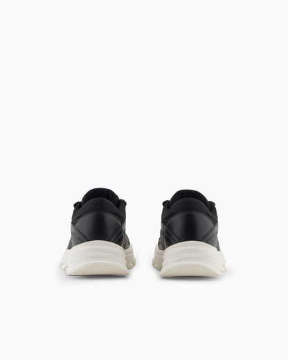 Sneakers with contrasting details