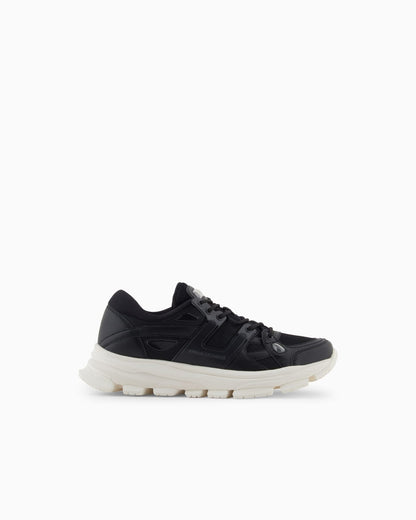 Sneakers with contrasting details