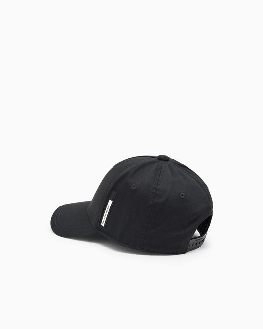 Cap with visor and logo label