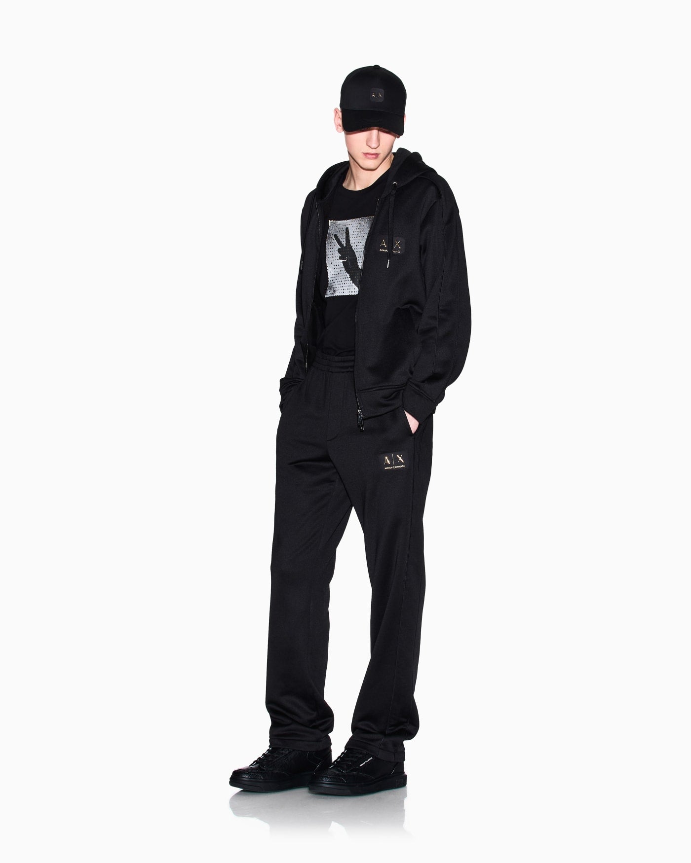 Jogger pants with metal logo