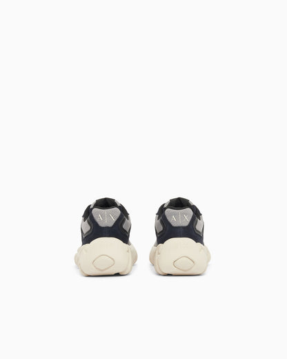 Sneakers with oversized sole and contrasting inserts