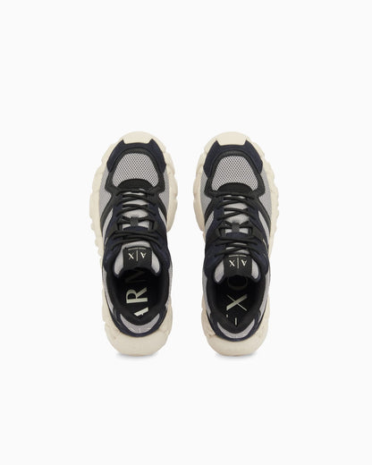 Sneakers with oversized sole and contrasting inserts