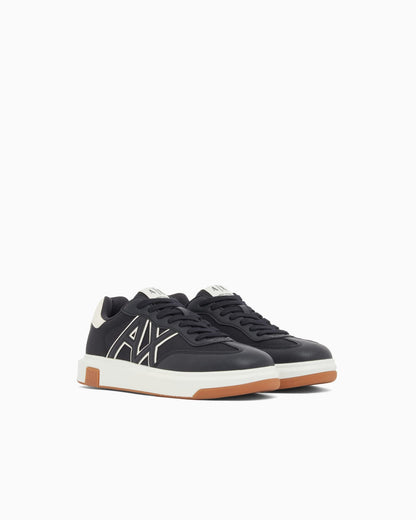 Sneakers with contrasting logo