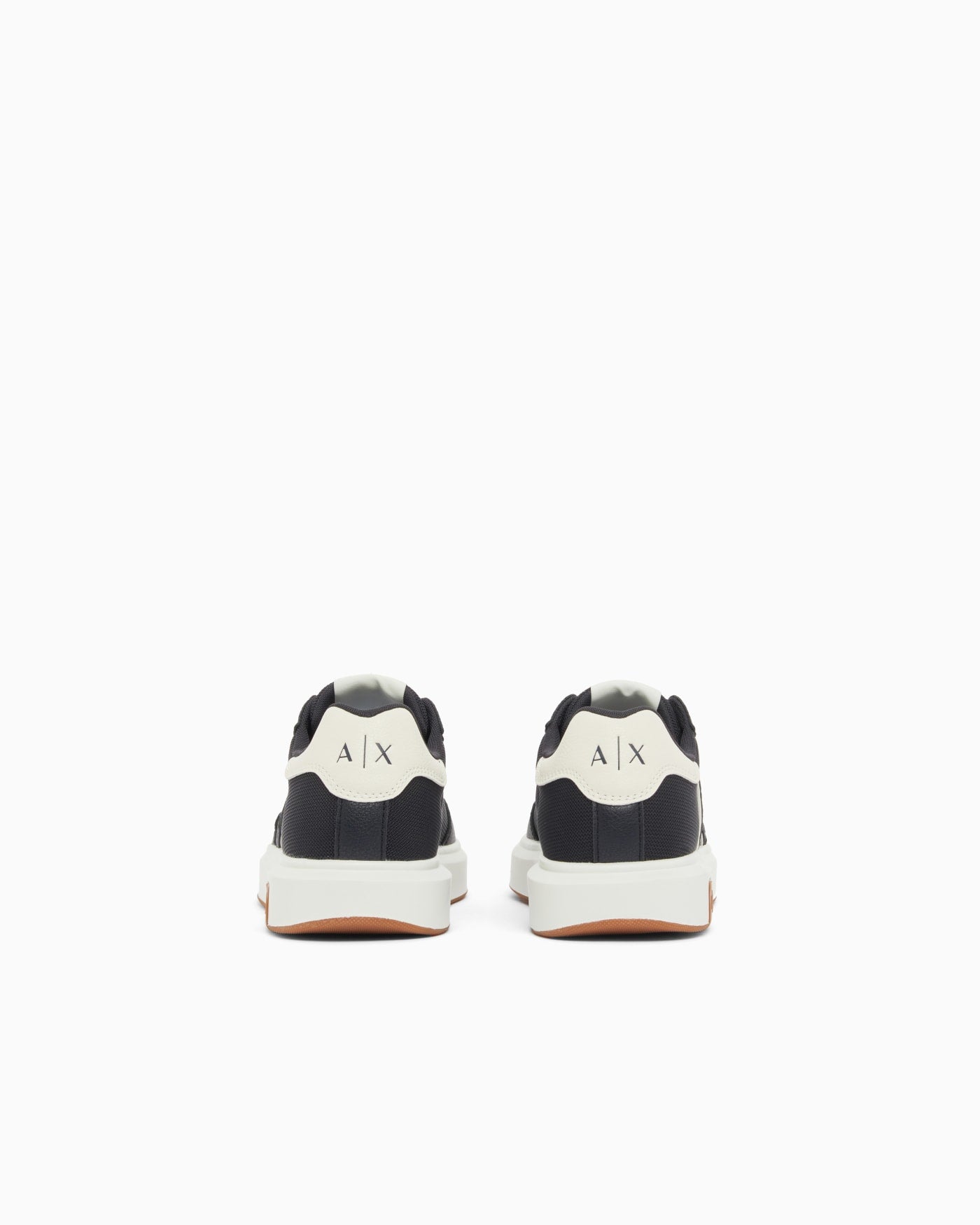 Sneakers with contrasting logo
