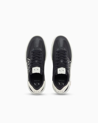 Sneakers with contrasting logo