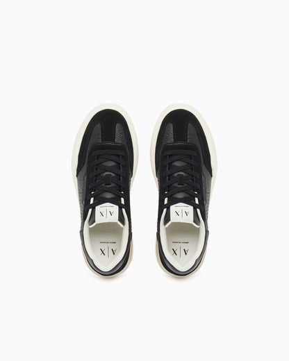 Sneakers with suede inserts