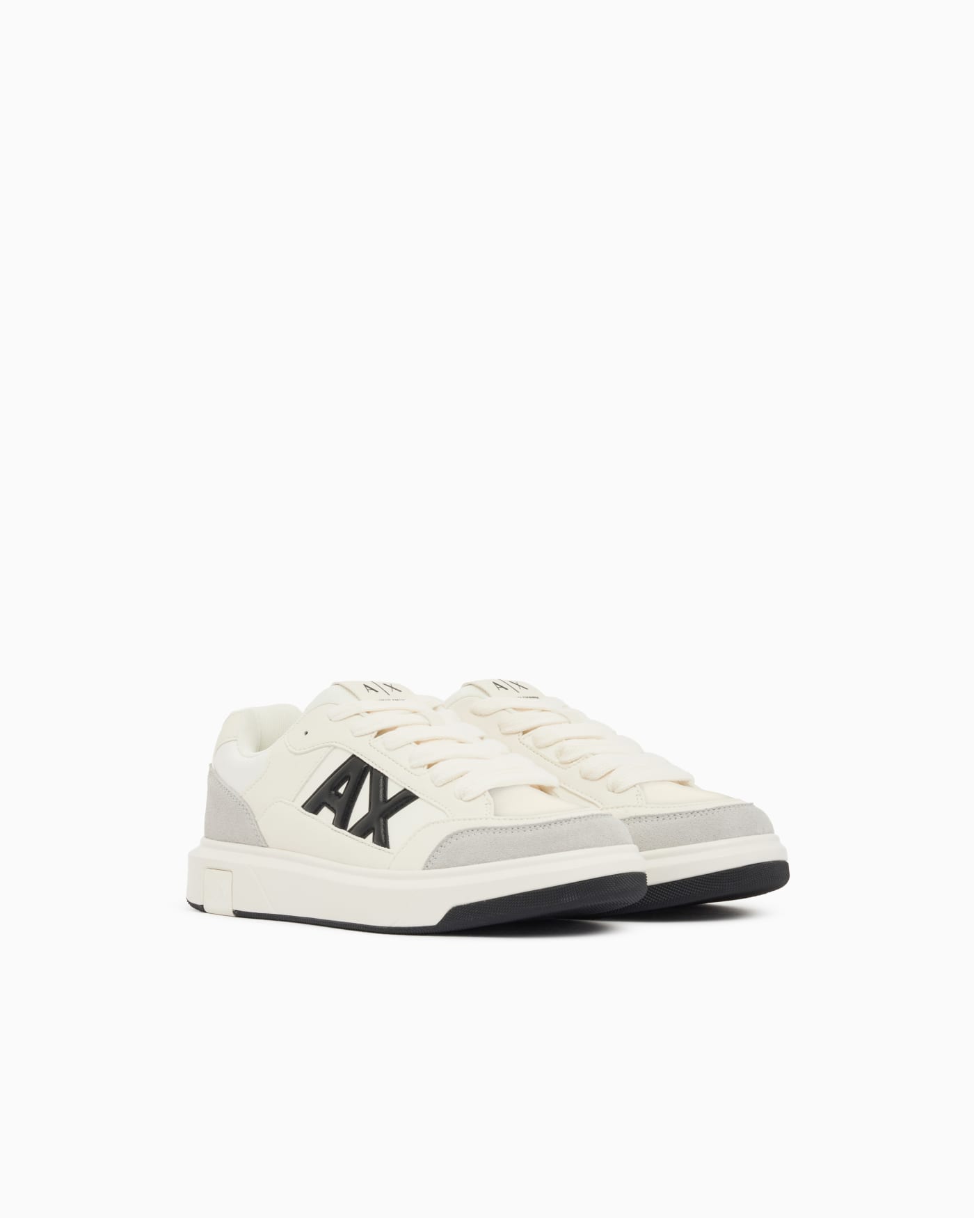 Sneakers in suede and mesh with a rubber sole