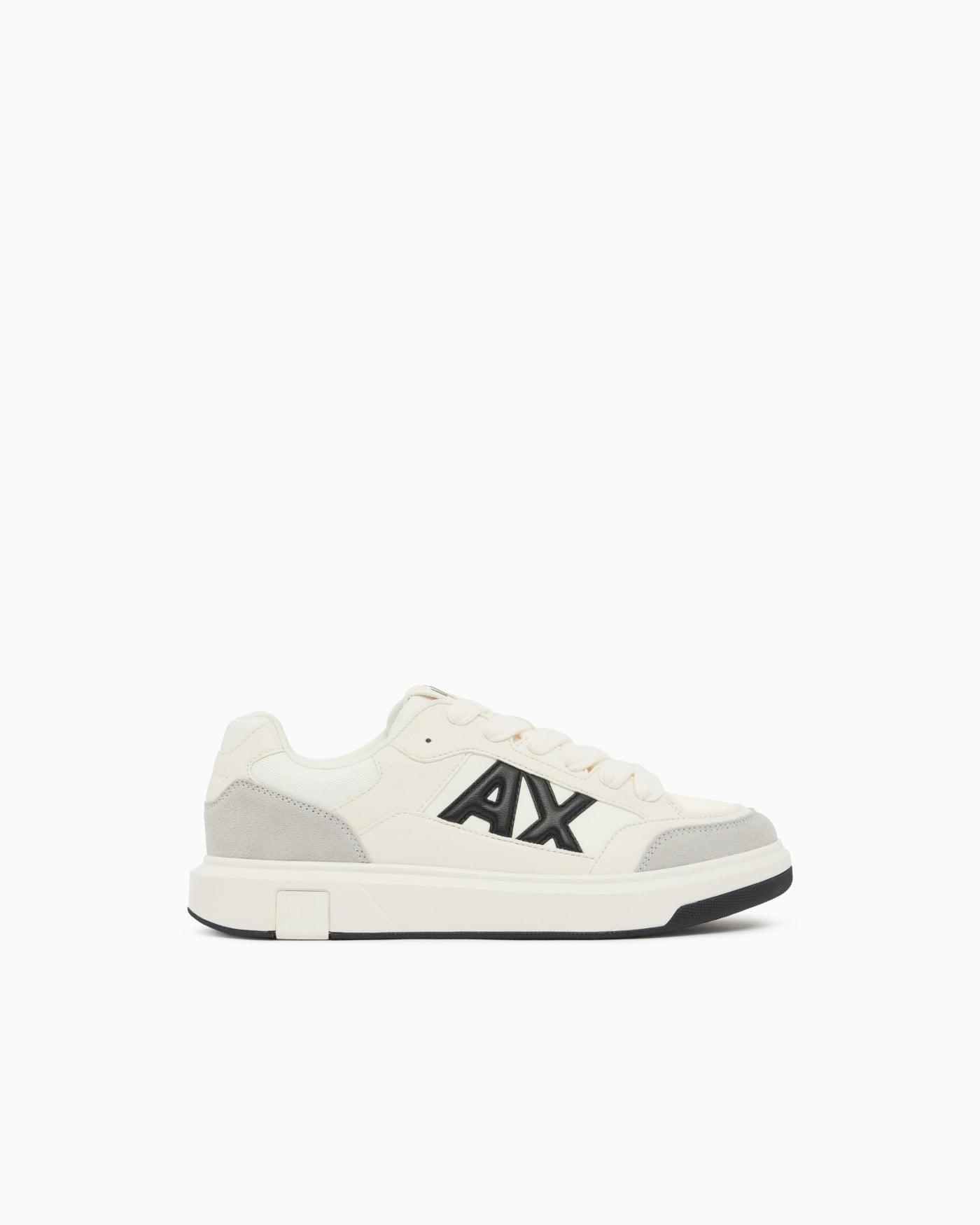 Sneakers in suede and mesh with a rubber sole