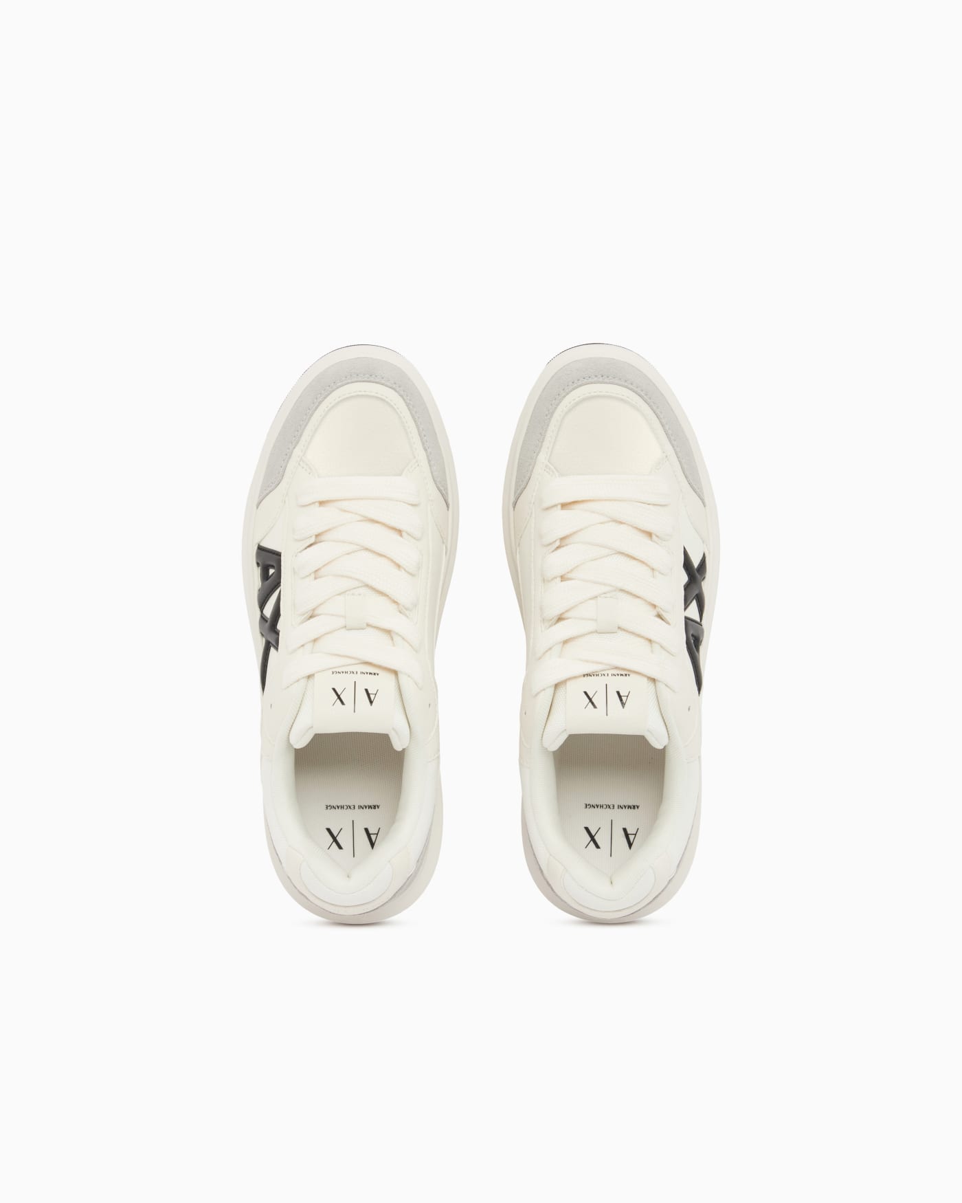 Sneakers in suede and mesh with a rubber sole
