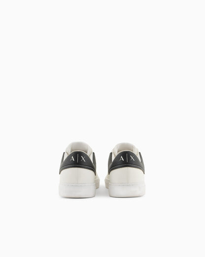 Sneakers with logo