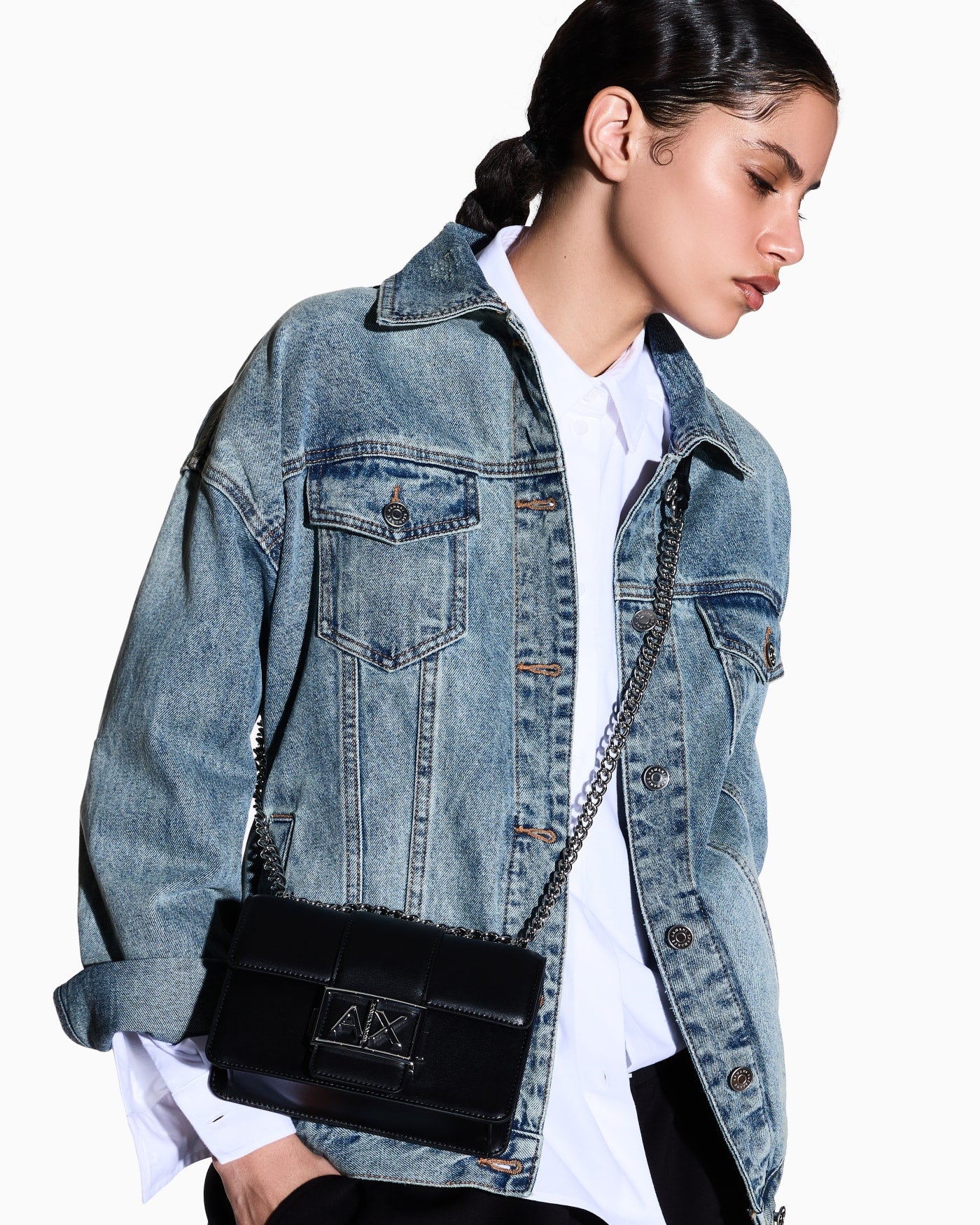 Crossbody bag with chain strap for woman