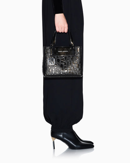 Glossy embossed logo shopper woman