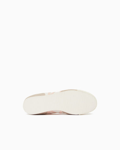 Sneakers in suede and mesh with reflective details
