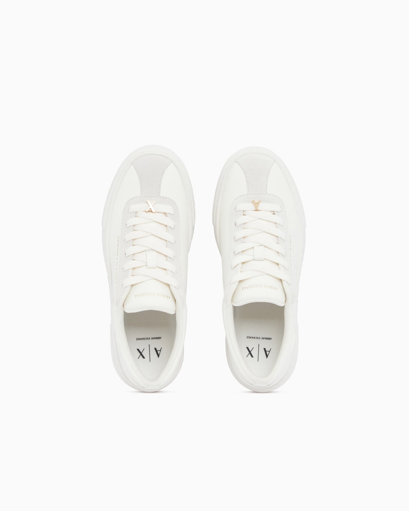 Low cut Sneakers with suede and tumbled finish