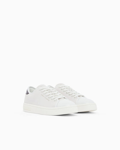 Sneakers in suede with patent inserts